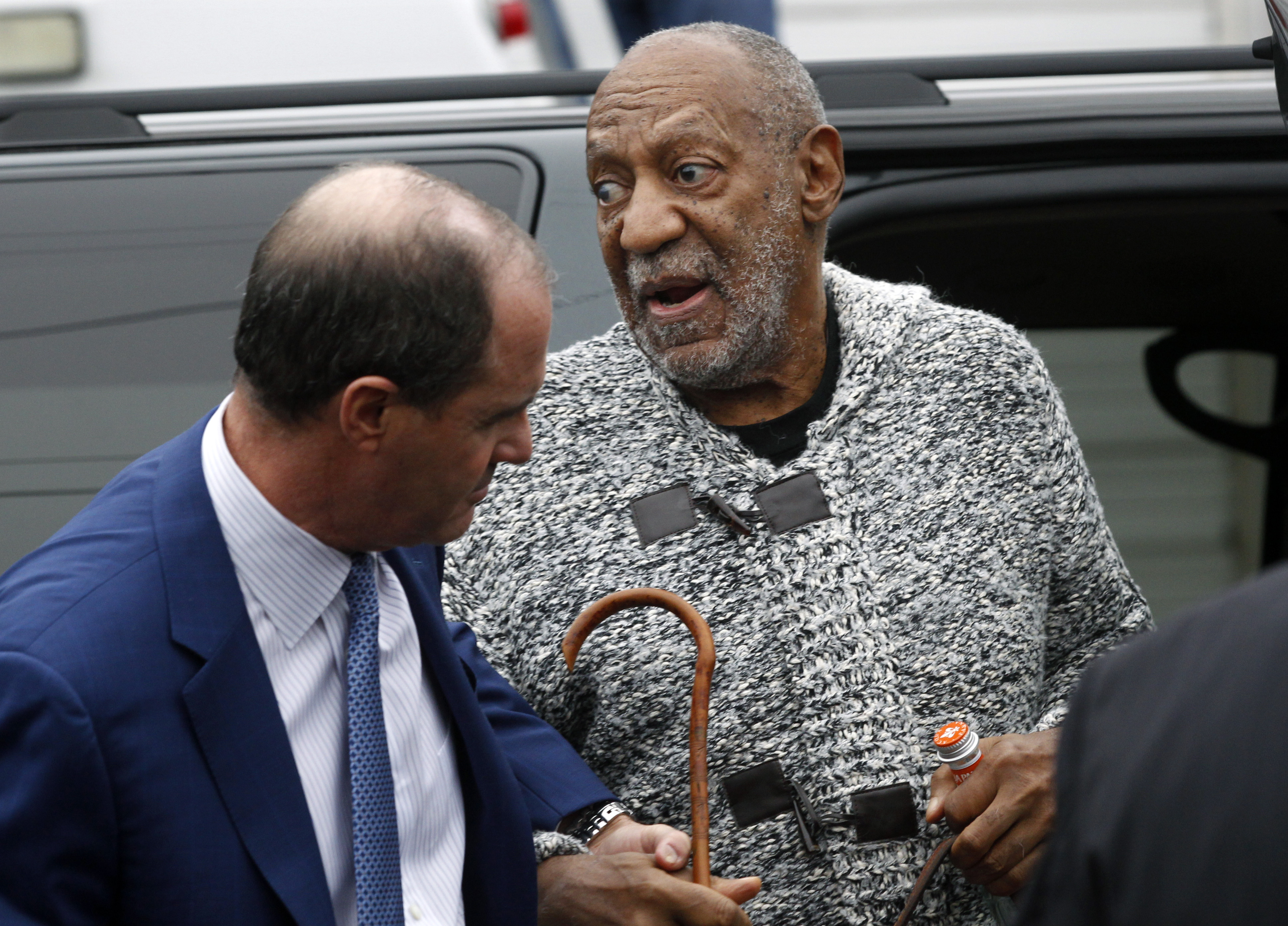 Comedian Bill Cosby is helped as he arrives for a court appearance in Elkins Park, Pa., Wednesday, Dec. 30, 2015. Photo: AP Photo