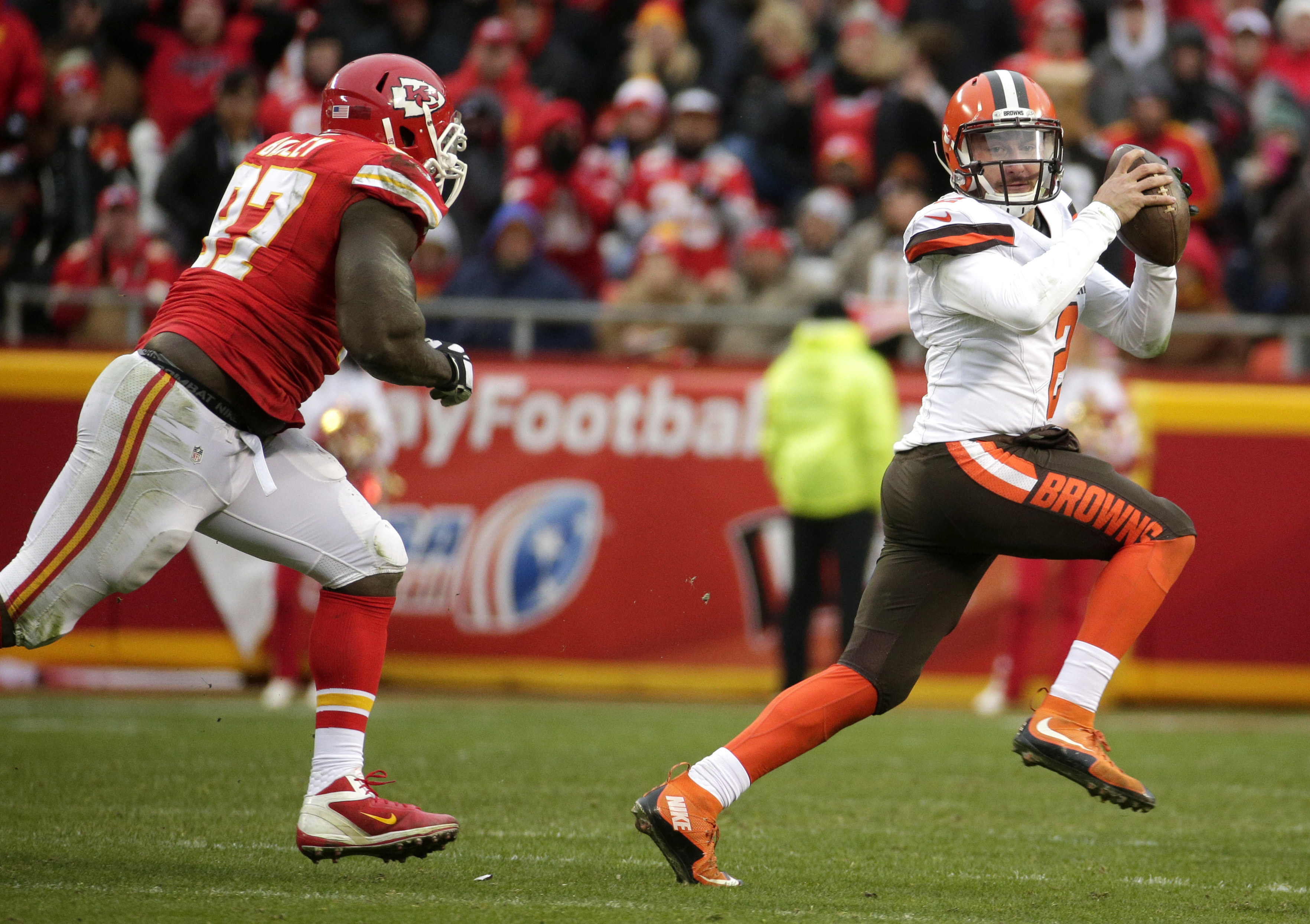 Browns want Johnny Manziel to work on off-field issues