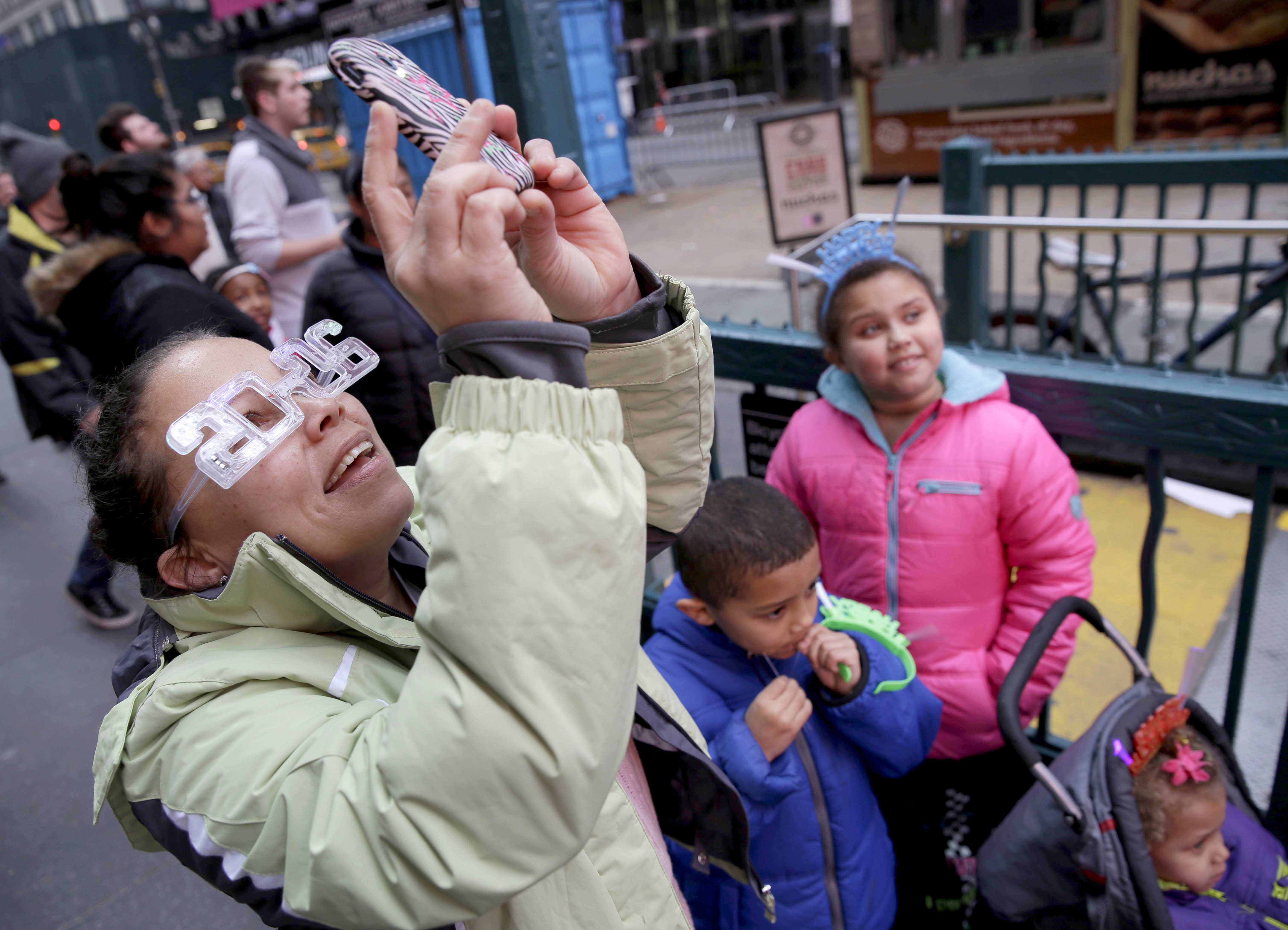 Throngs usher in 2016 at bash in New York's Times Square