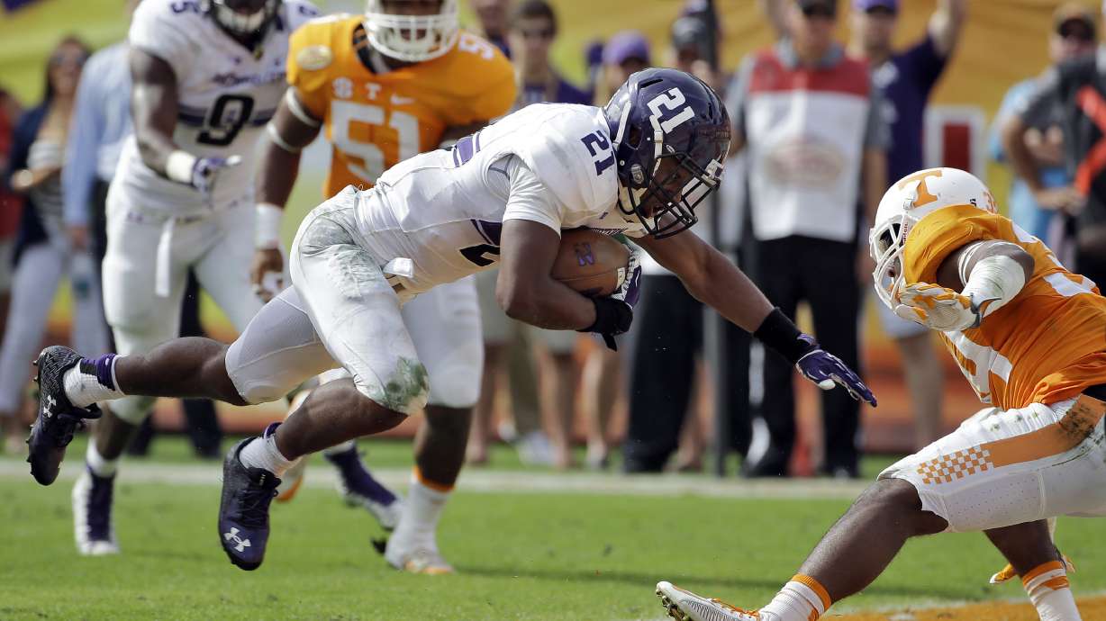 Tennessee routs No. 12 Northwestern 45-6 in Outback Bowl