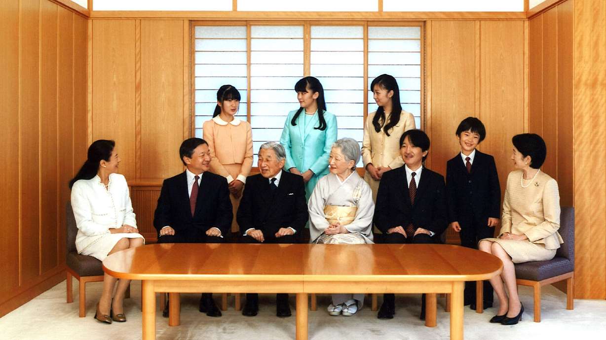 Japan's emperor wishes for peace in New Year's appearance