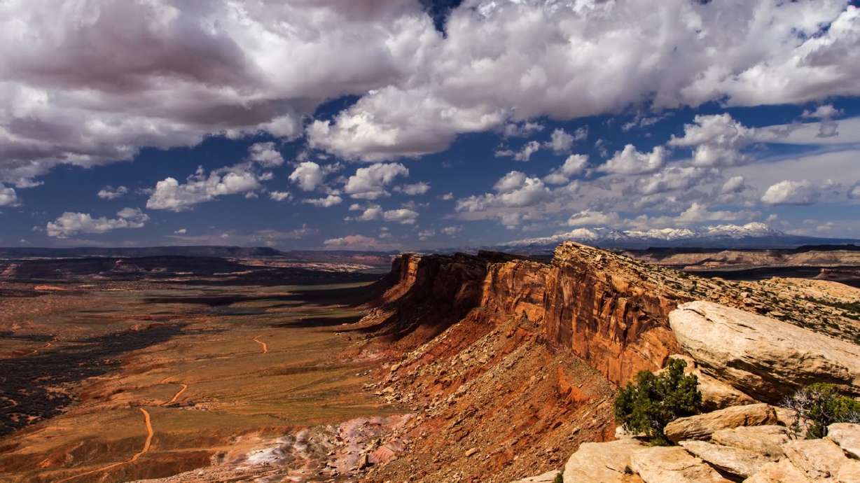 Sen. Elizabeth Warren pledges to end drilling, restore Bears Ears, Grand Staircase if elected president