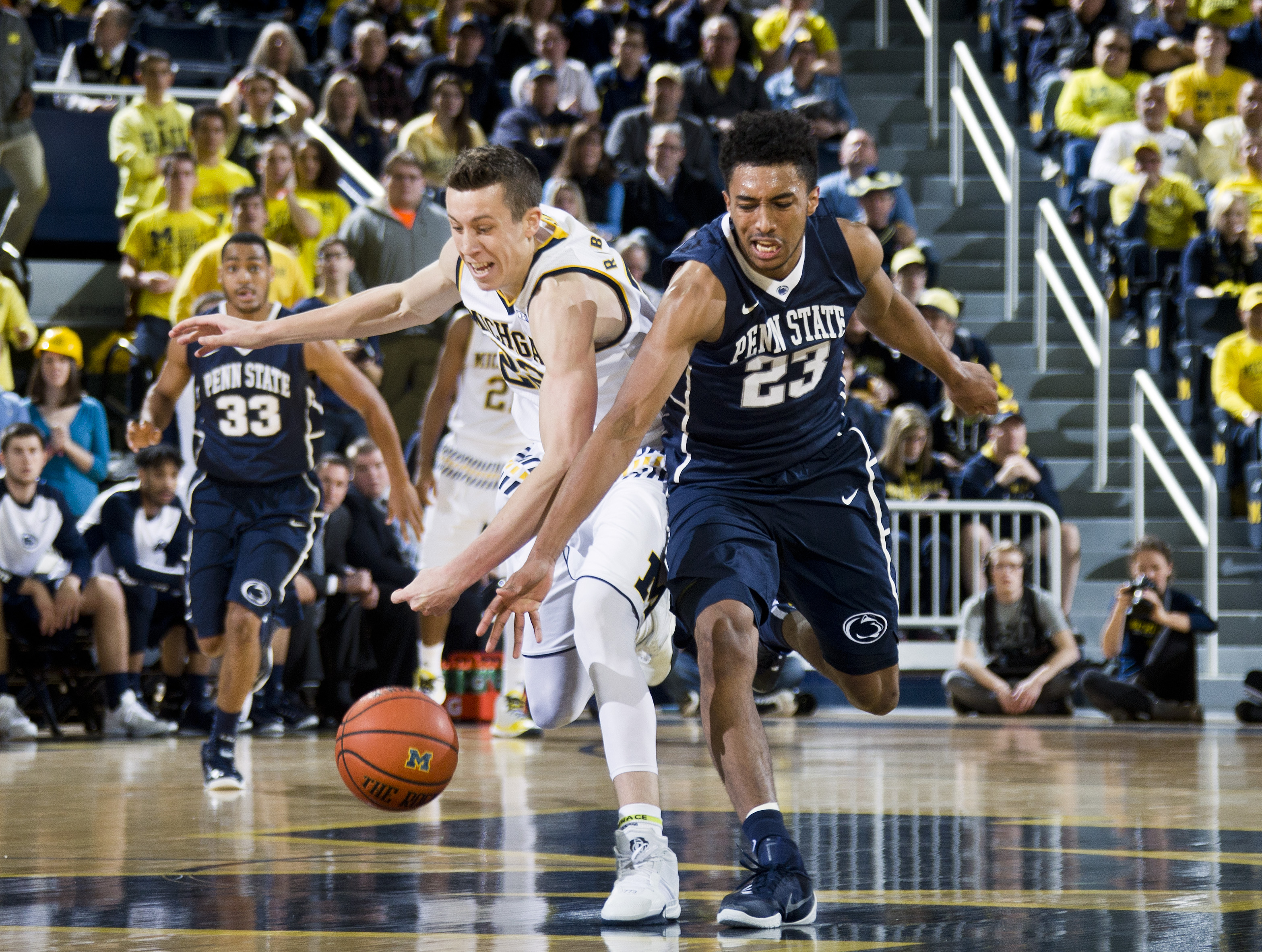 With LeVert injured, Michigan still routs Penn State 79-56