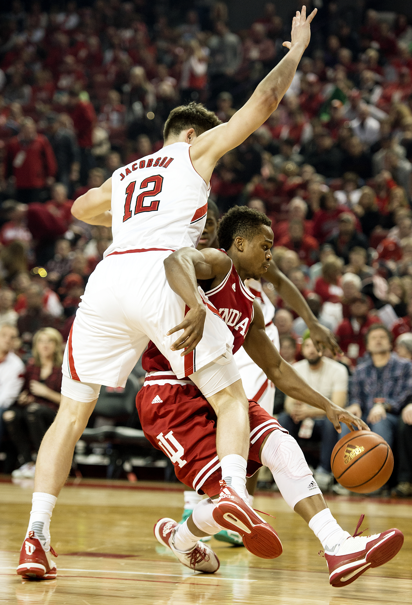 Yogi Ferrell's 24 points lead Indiana past Nebraska 79-69