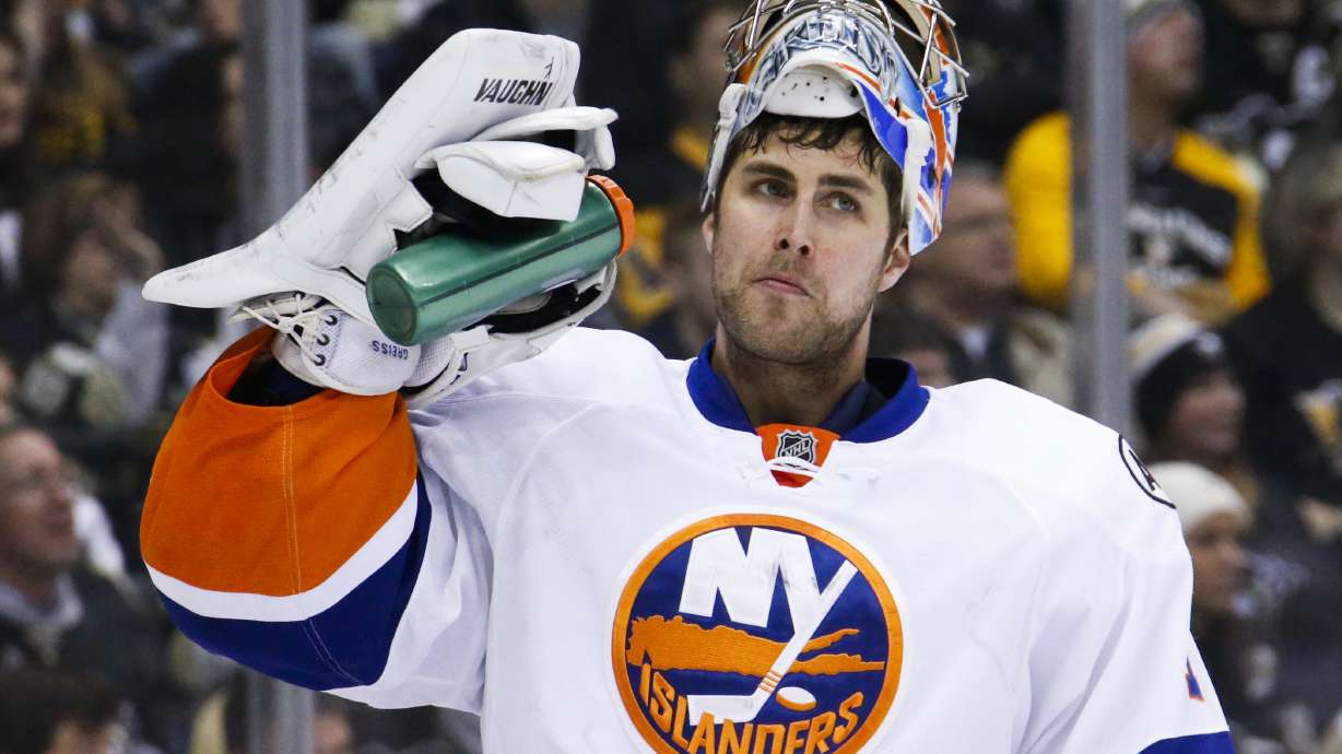 Crosby stays hot with 2 goals, Penguins beat Islanders 5-2