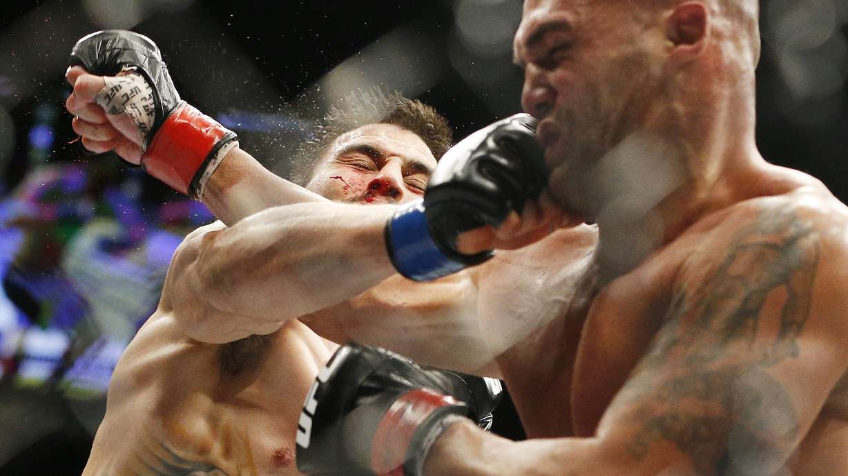 Lawler wins split-decision thriller over Condit at UFC 195