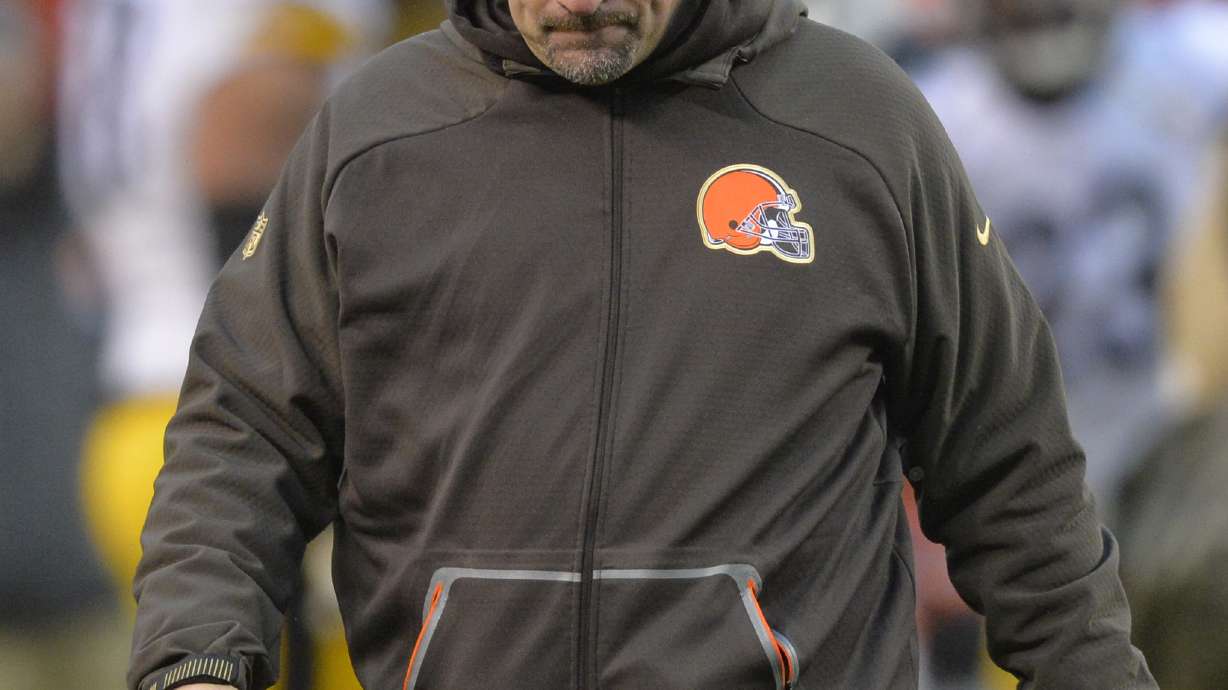 Browns clean house, fire coach Mike Pettine, GM Ray Farmer