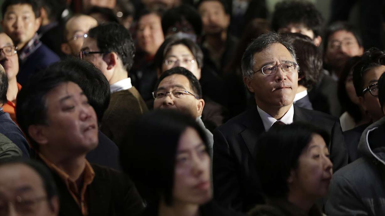 Global stocks sink after China index dives 7 percent