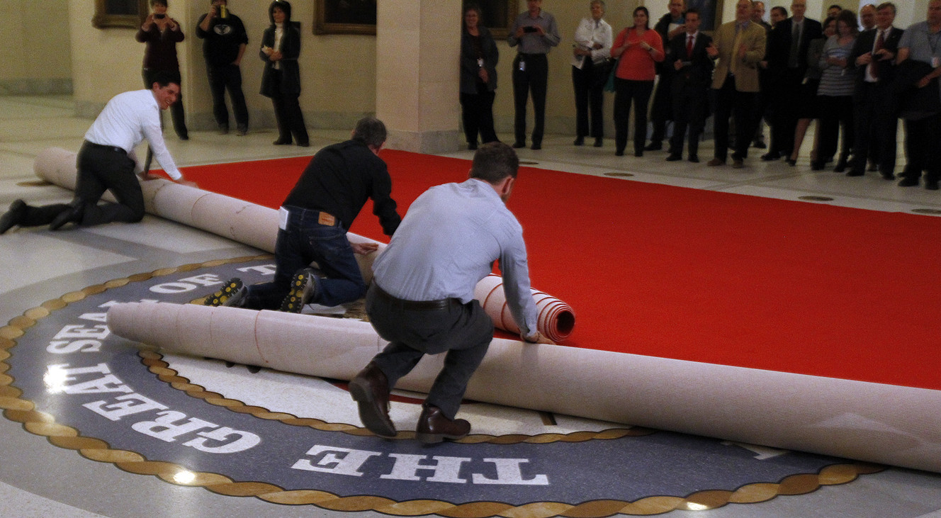 Workers unveil a new state seal duirng a ceremony commemorating the 100th anniversary of the Utah Capitol building in Salt Lake City on Monday, Jan. 4, 2016. The seal is located on the first floor of the building. (Photo: Chris Samuels, Deseret News)