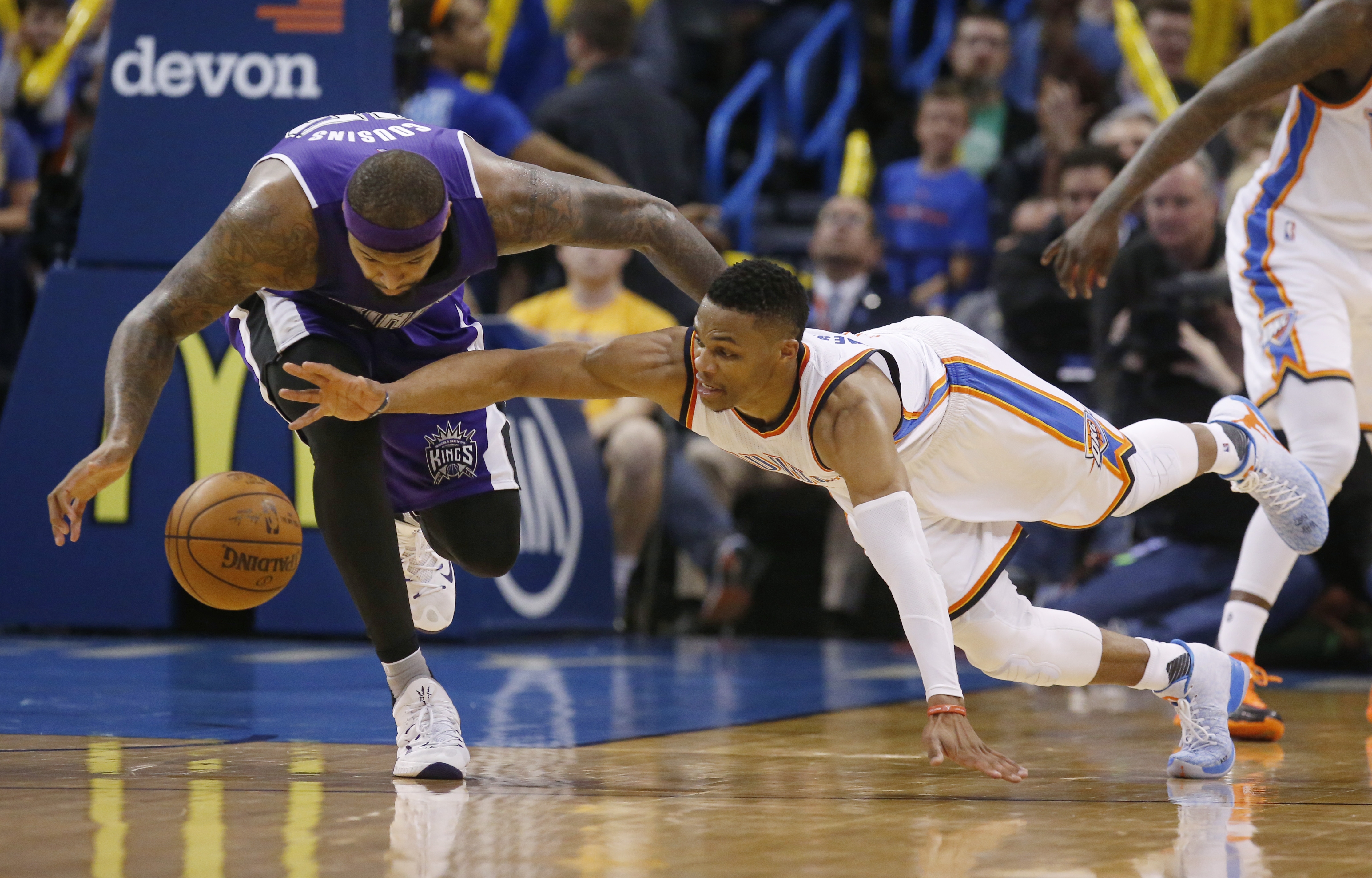 Cousins has 33 points, 19 boards, Kings top Thunder 116-104