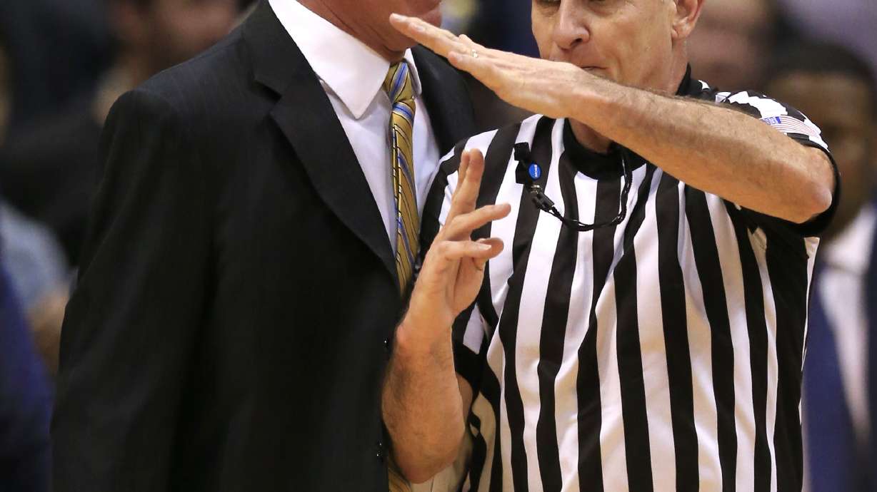 No. 1 Kansas outlasts No. 2 Oklahoma 109-106 in 3 overtimes