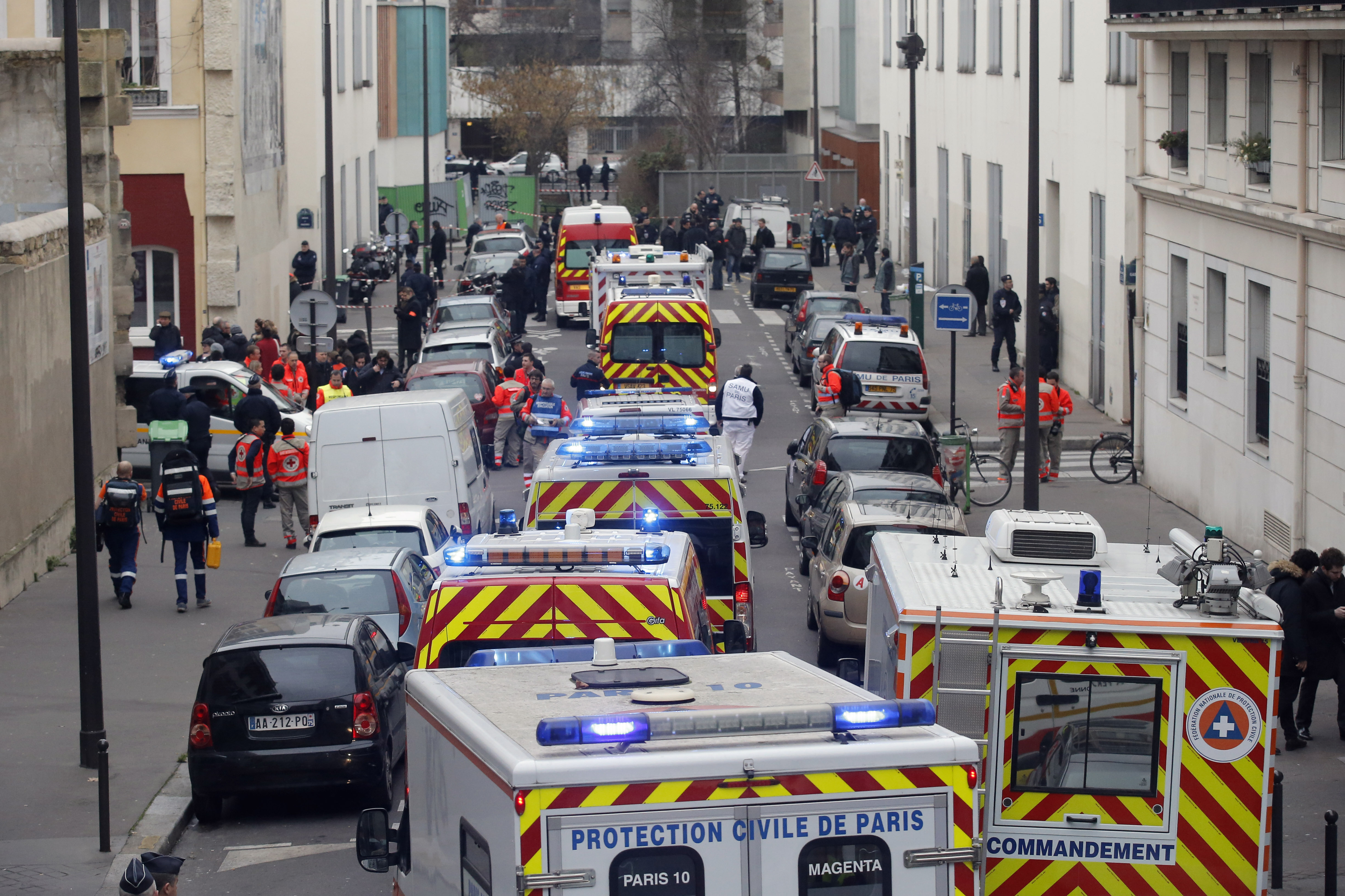 French president honors Charlie Hebdo, kosher market victims