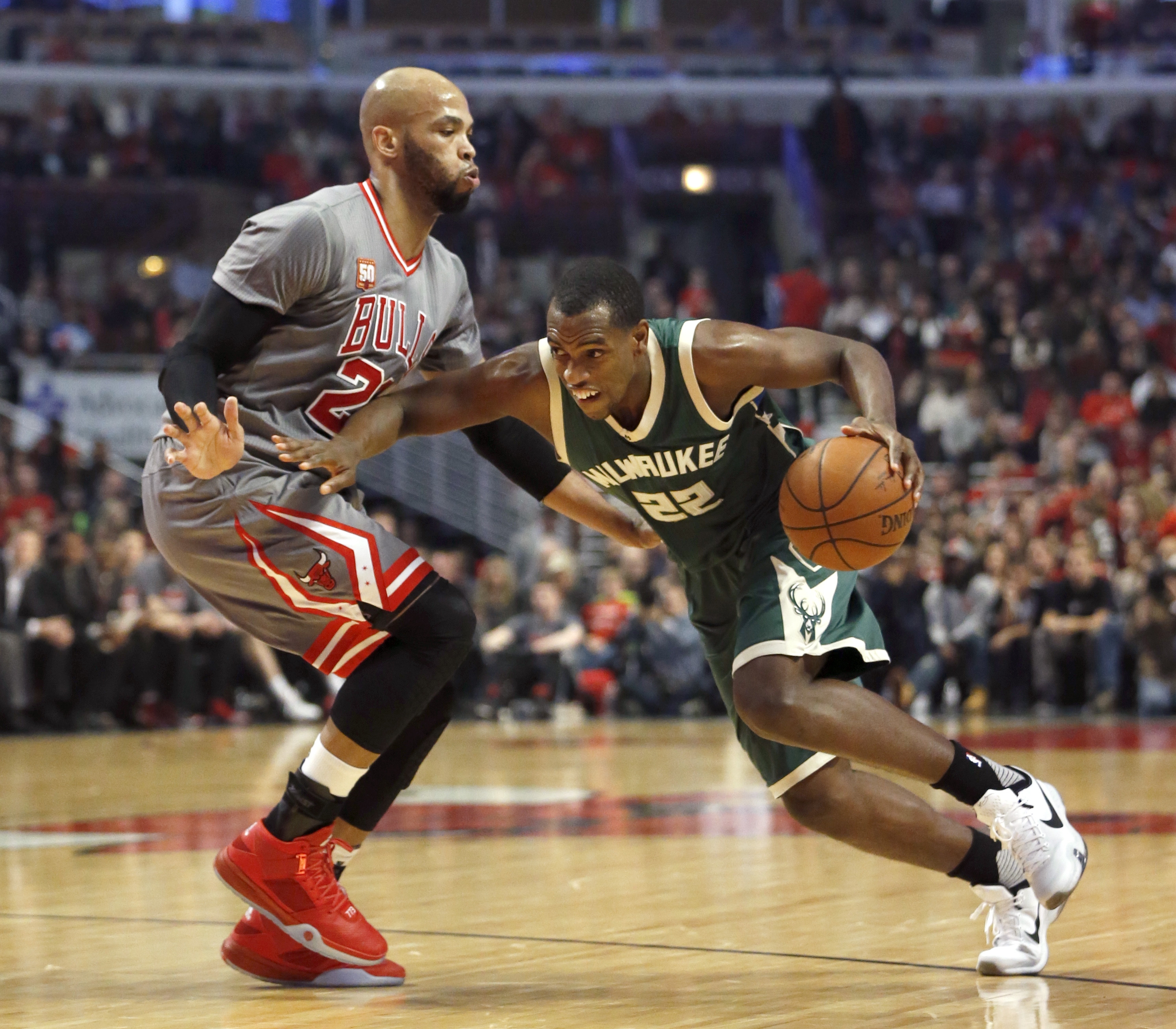 Butler scores 32 points to lead Bulls over Bucks, 117-106