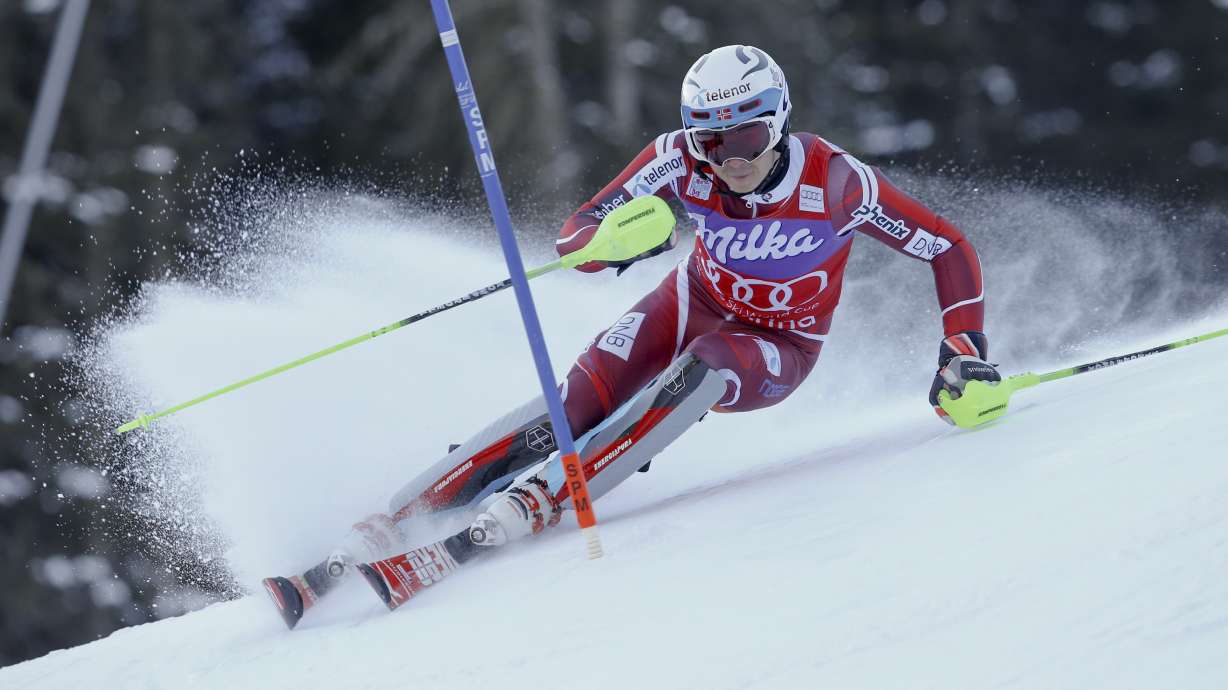 Hirscher beats Kristoffersen to win World Cup slalom