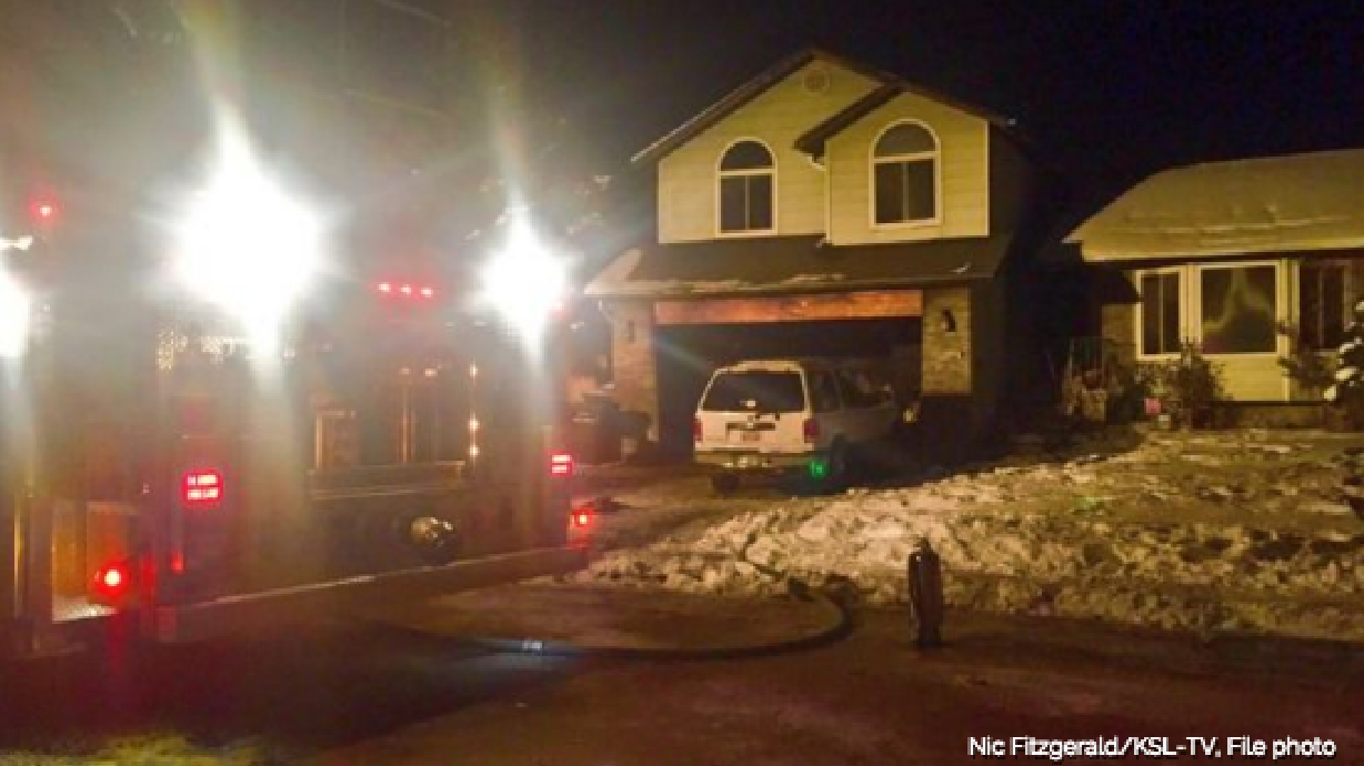 Hombre de West Jordan quema casa, trata de matarse y agrede a cuñado con machete