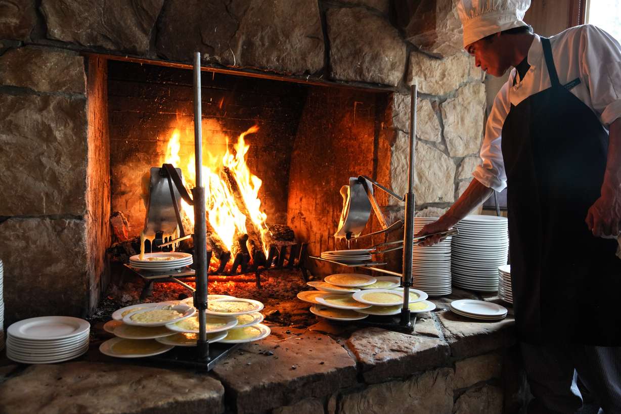 Fireside Dining at Deer Valley Resorts. Photo credit: Deer Valley Resorts