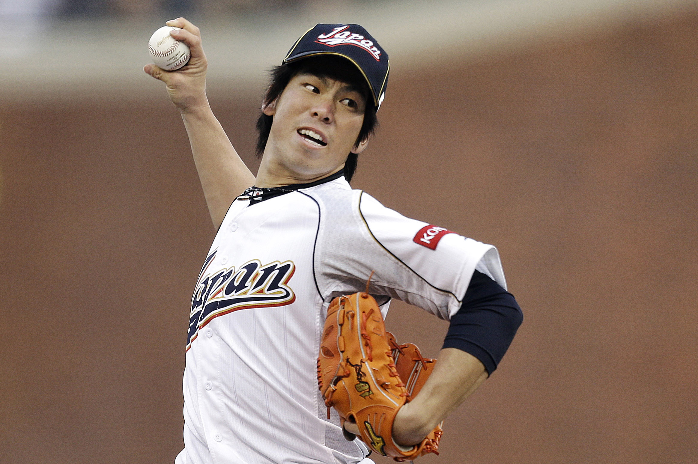 Dodgers to announce signing of Japanese pitcher Kenta Maeda