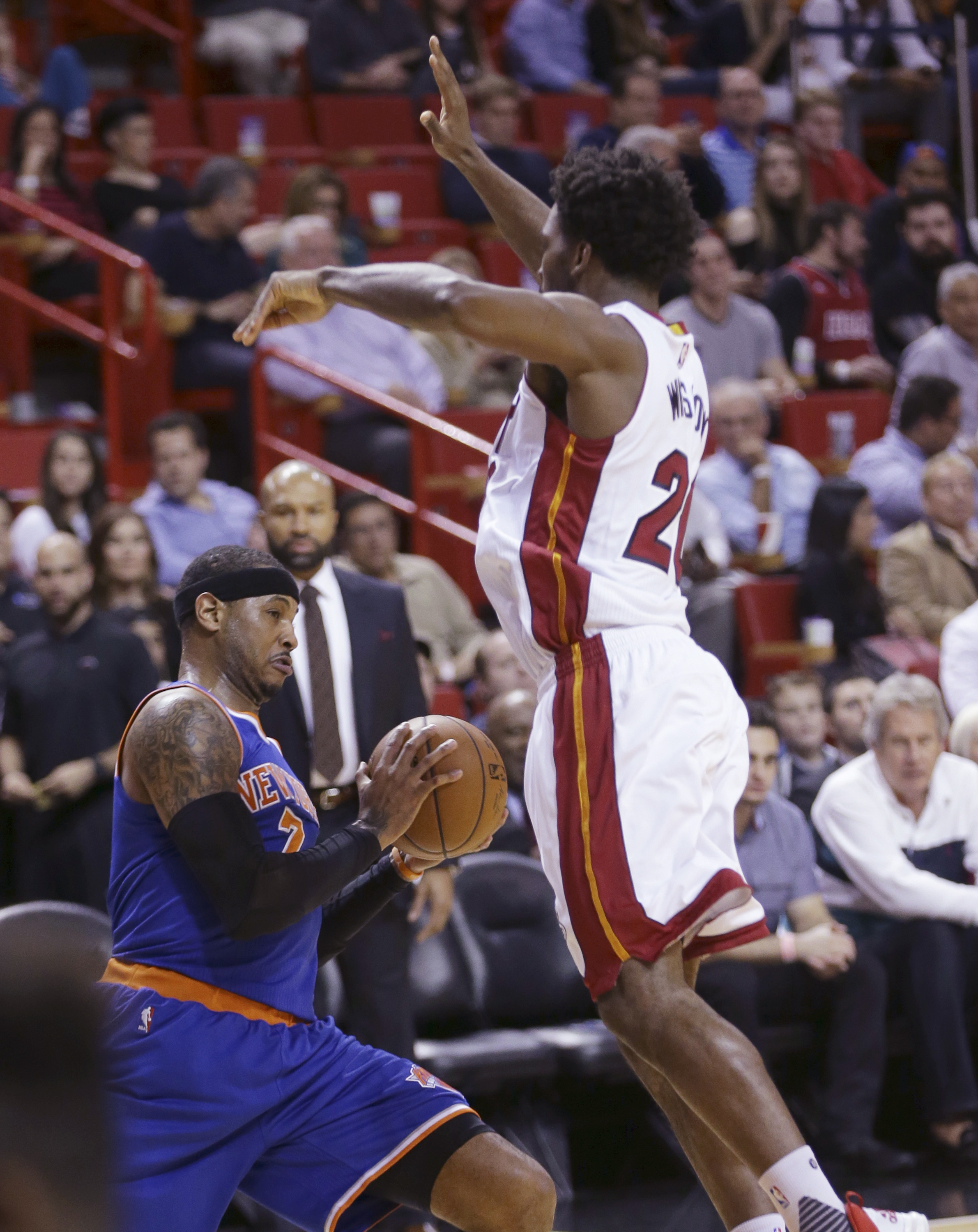 Knicks end streak of 8 straight losses to Heat, 98-90