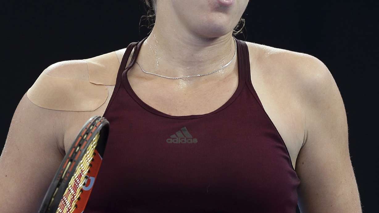 Federer opens his 2016 season with comfy win in Brisbane