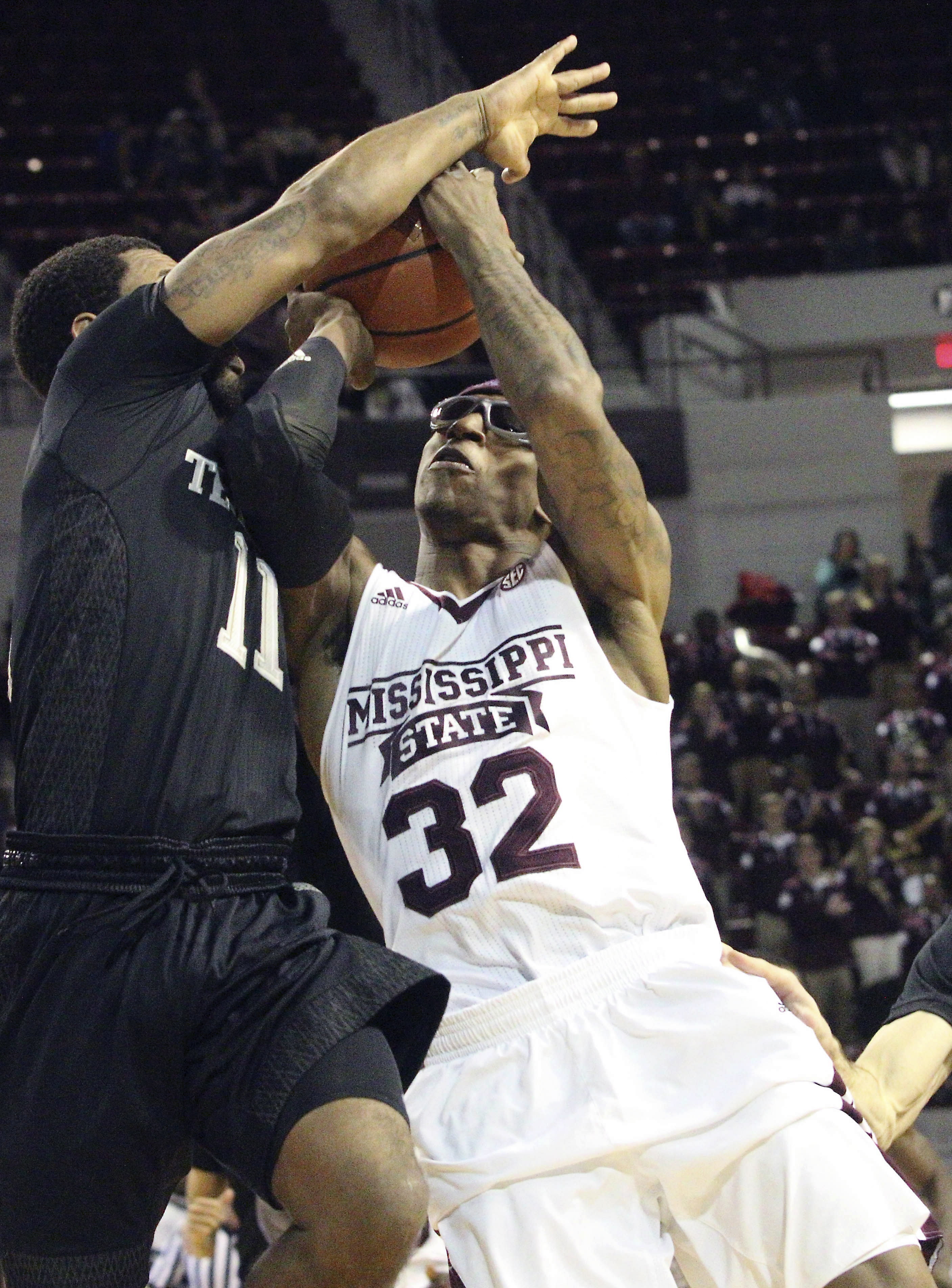 No. 21 Texas A&M beats Mississippi State 61-60