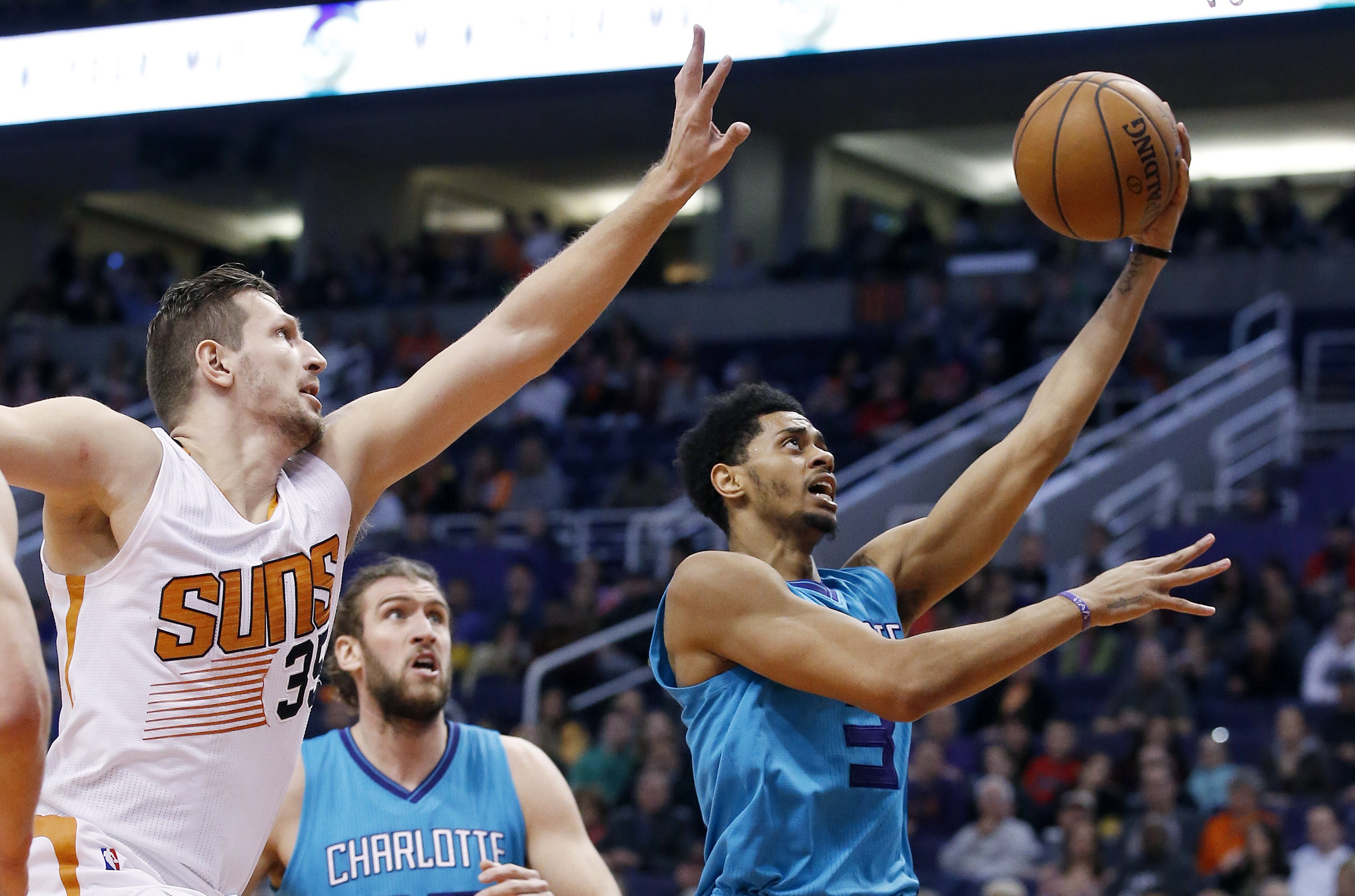 Suns hit season-high 19 3s in 11-102 win over Hornets