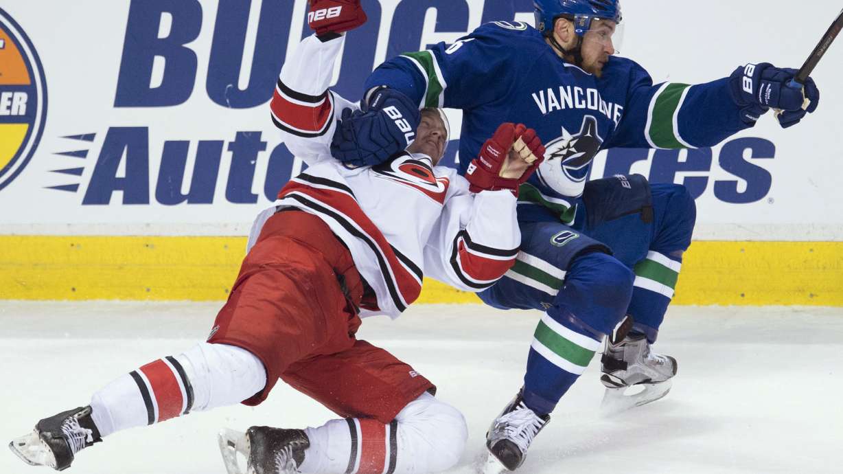 Horvat scores twice, Canucks beat Hurricanes 3-2