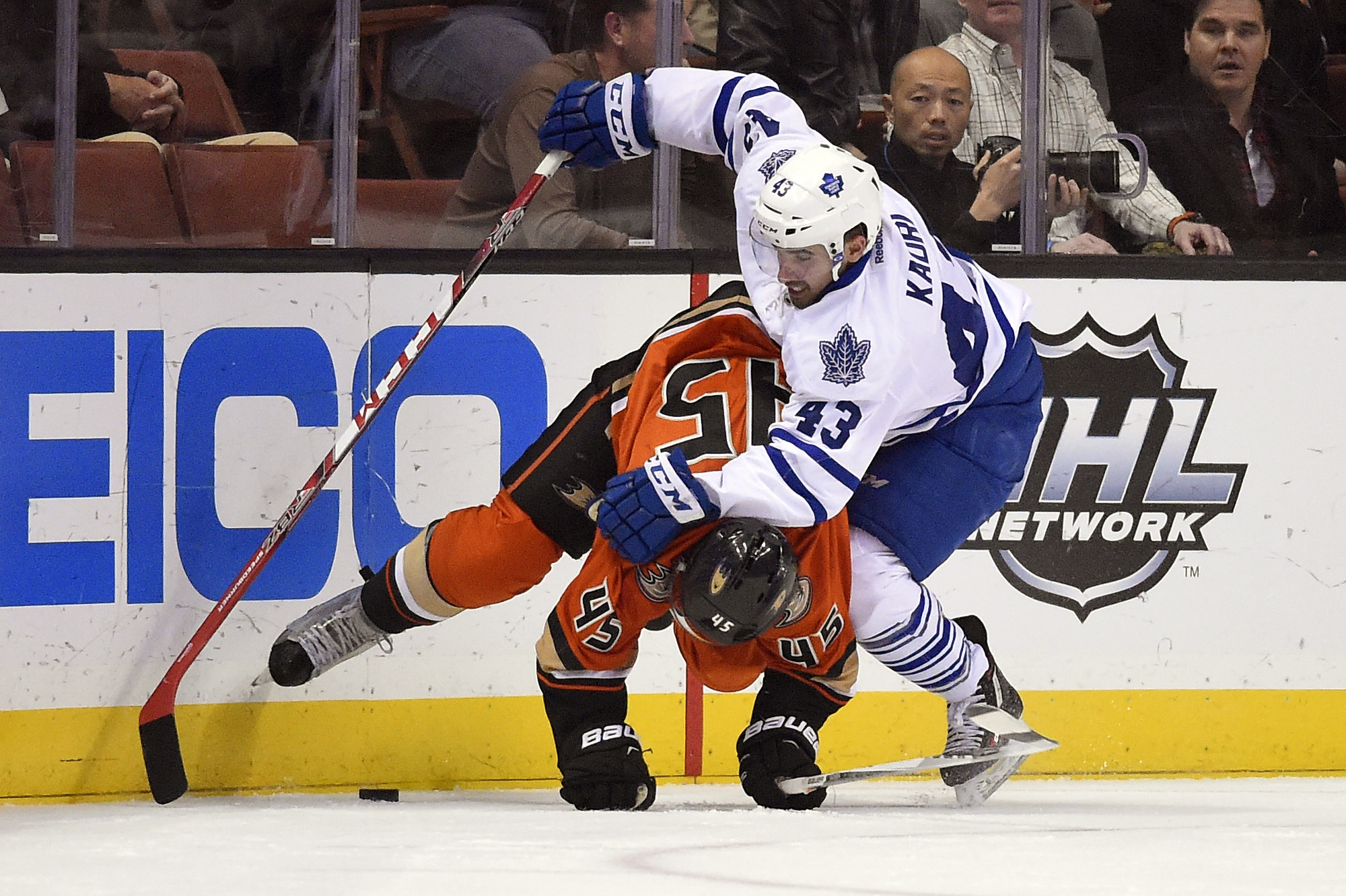 Bernier, Parenteau propel Maple Leafs to 4-0 rout of Ducks