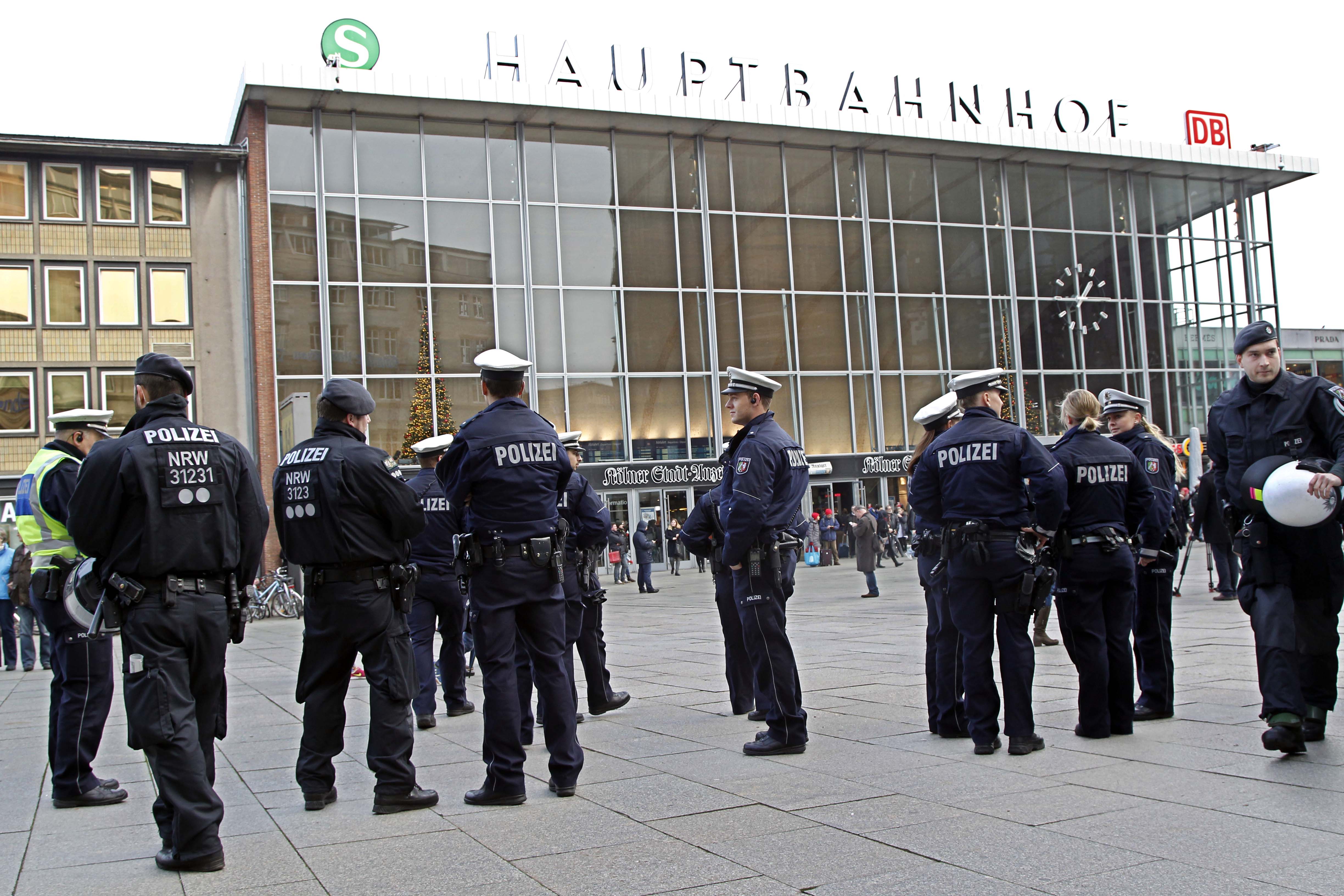 German Muslims condemn Cologne attacks, fear consequences