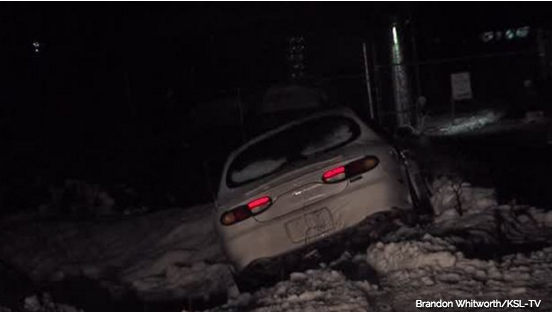 Adolescente choca auto robado durante persecución policial en Farmington