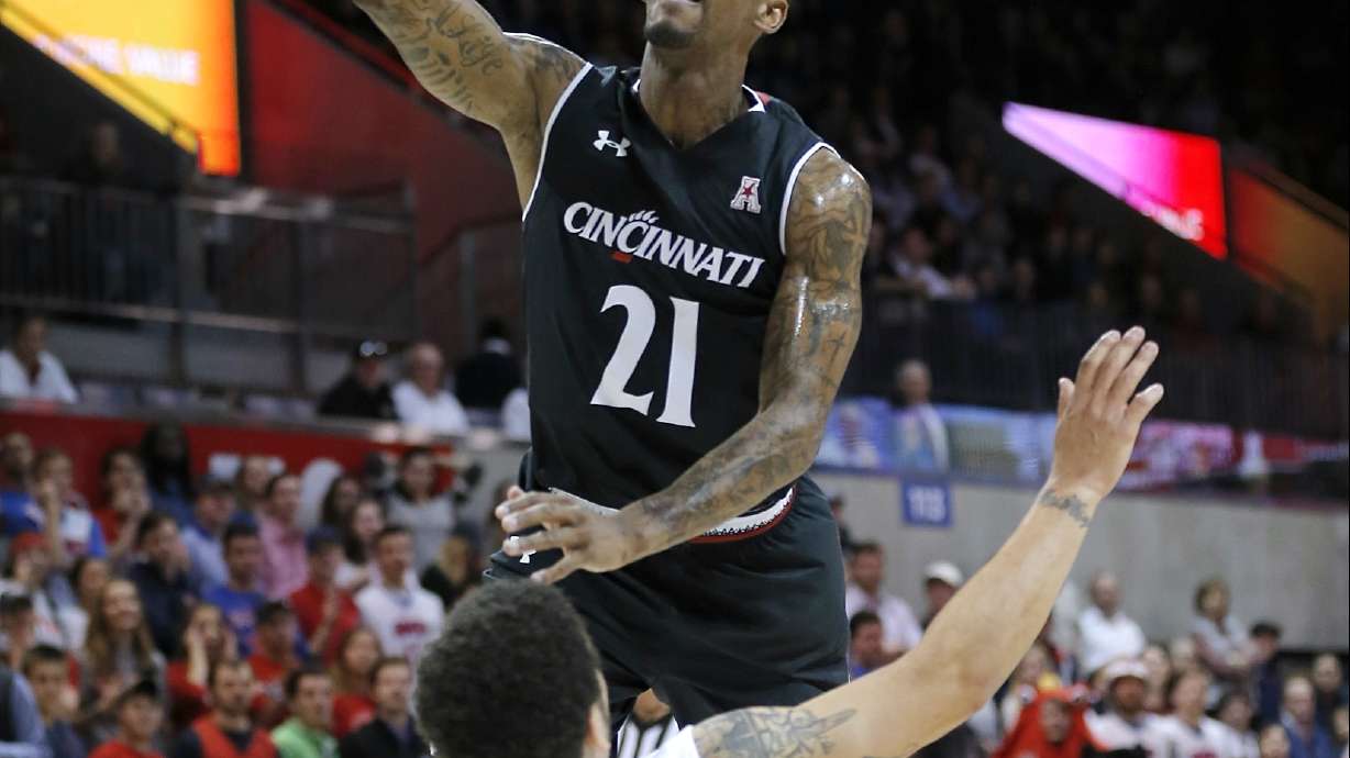 No. 15 SMU rallies to stay undefeated, 59-57 over Cincinnati