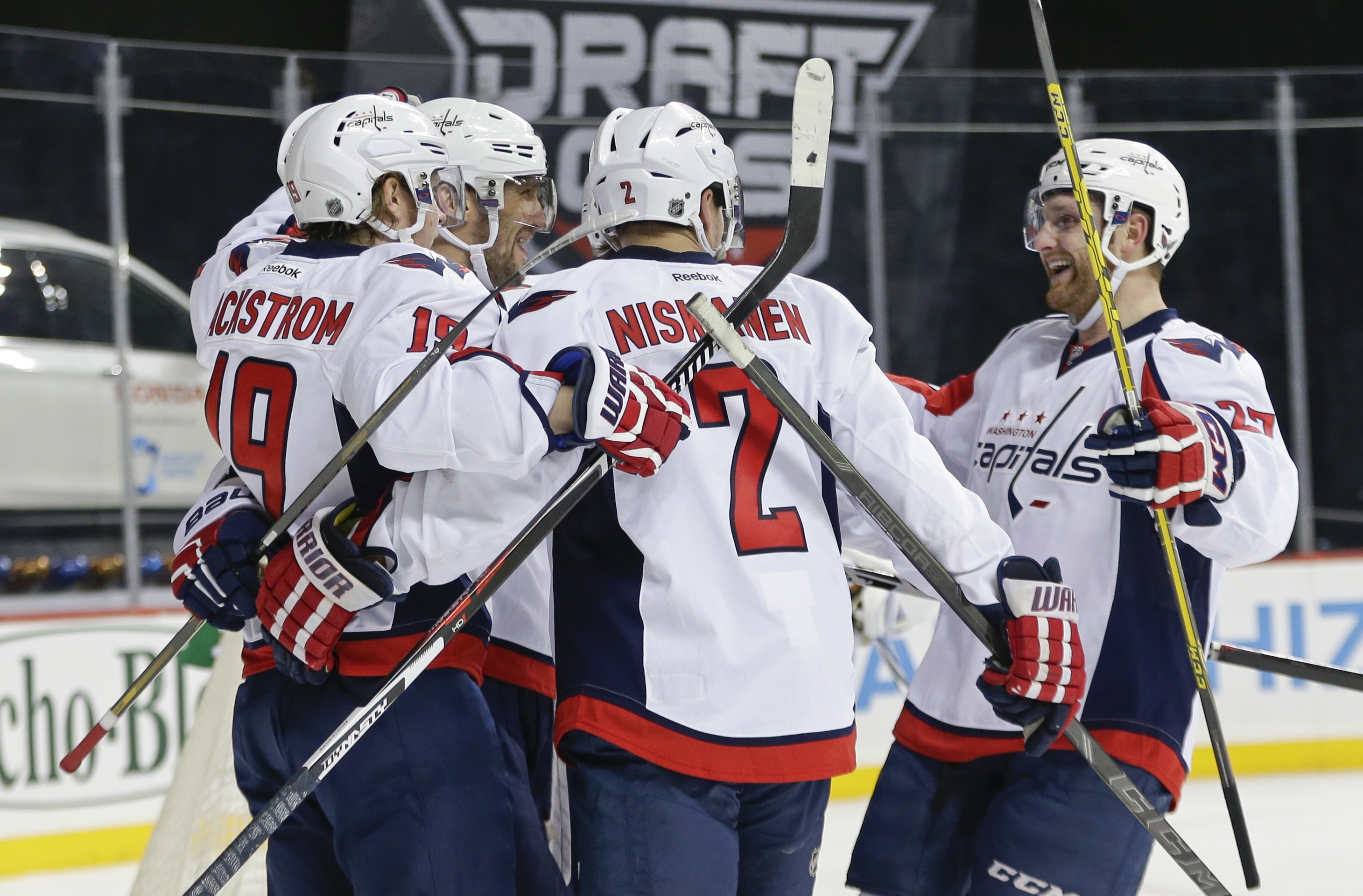 Ovechkin gets 497th goal, Capitals beat Islanders 4-1