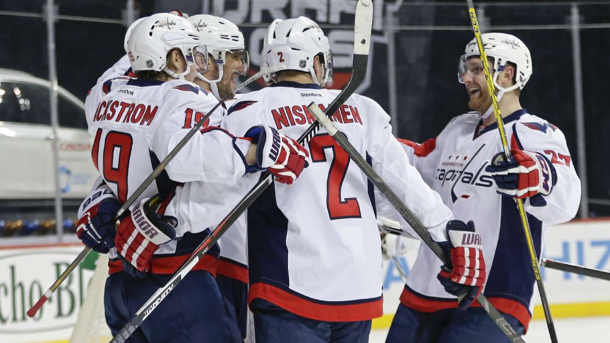 Ovechkin gets 497th goal, Capitals beat Islanders 4-1