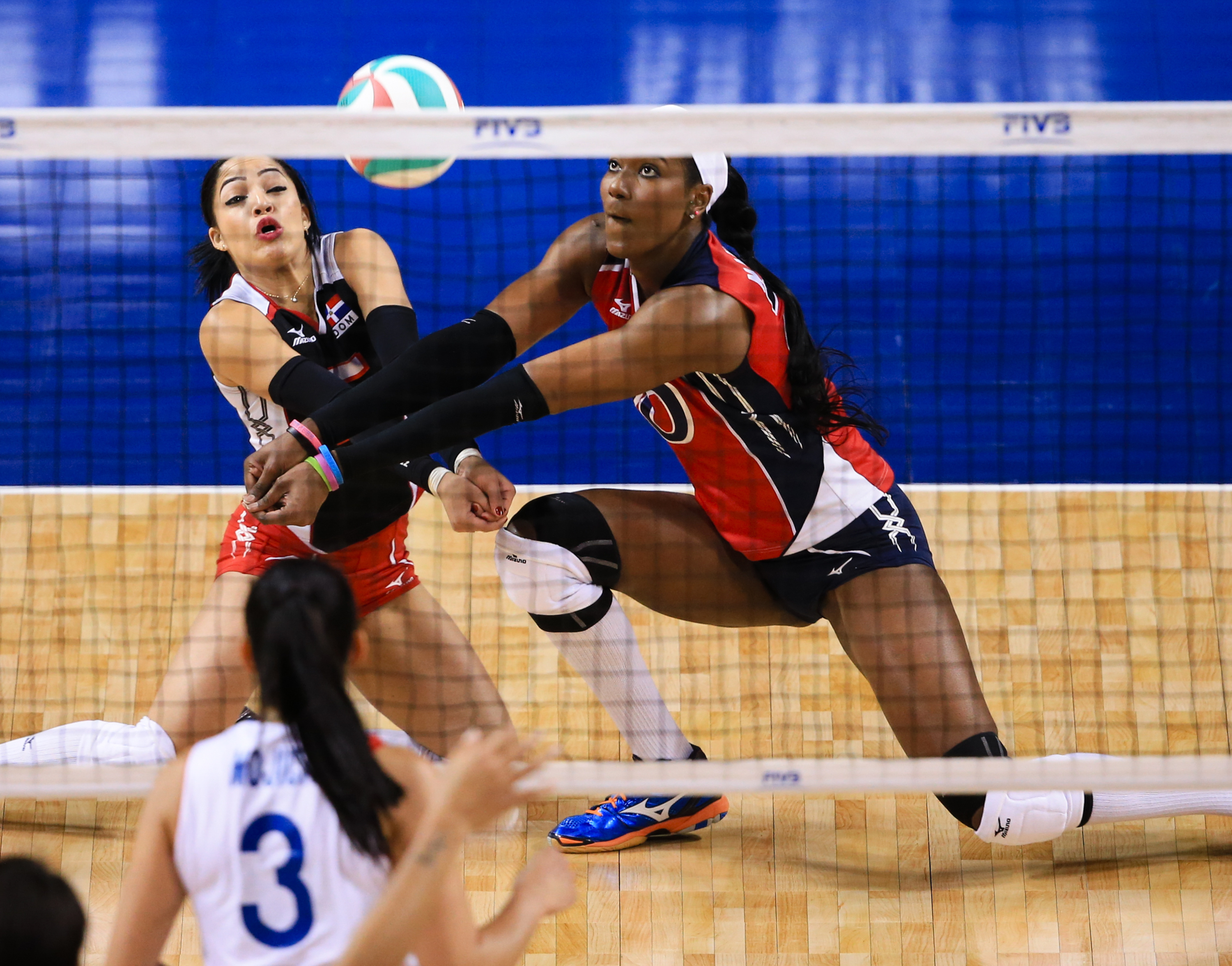 US women's team takes first step toward Rio Olympics berth