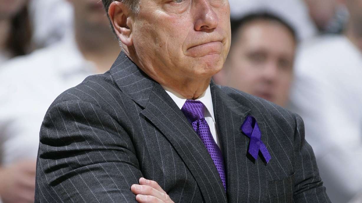 No. 5 Michigan State routs Illinois 79-54 without Valentine