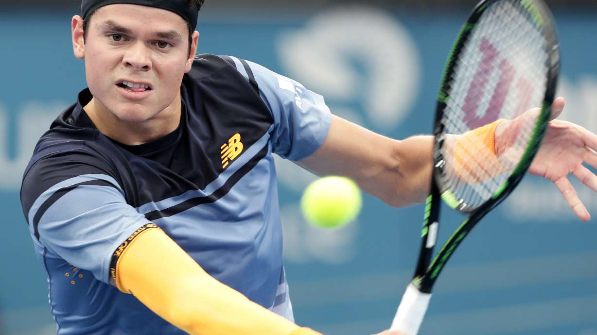 Defending champion Federer into Brisbane semifinals