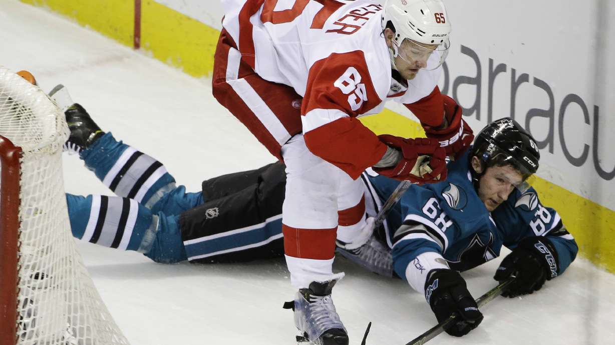 Mrazek makes 35 saves, Red Wings beat Sharks 2-1