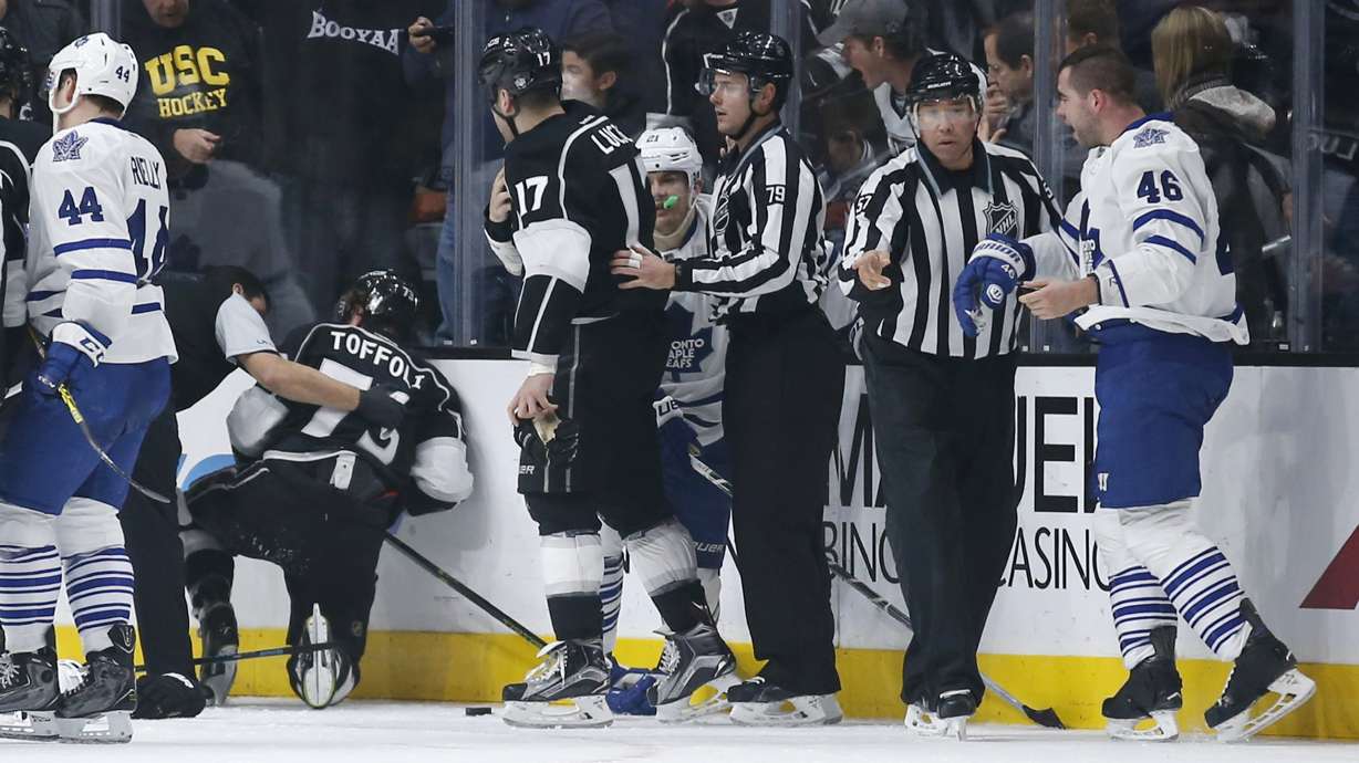 Lecavalier gets assist in debut, LA Kings beat Leafs 2-1