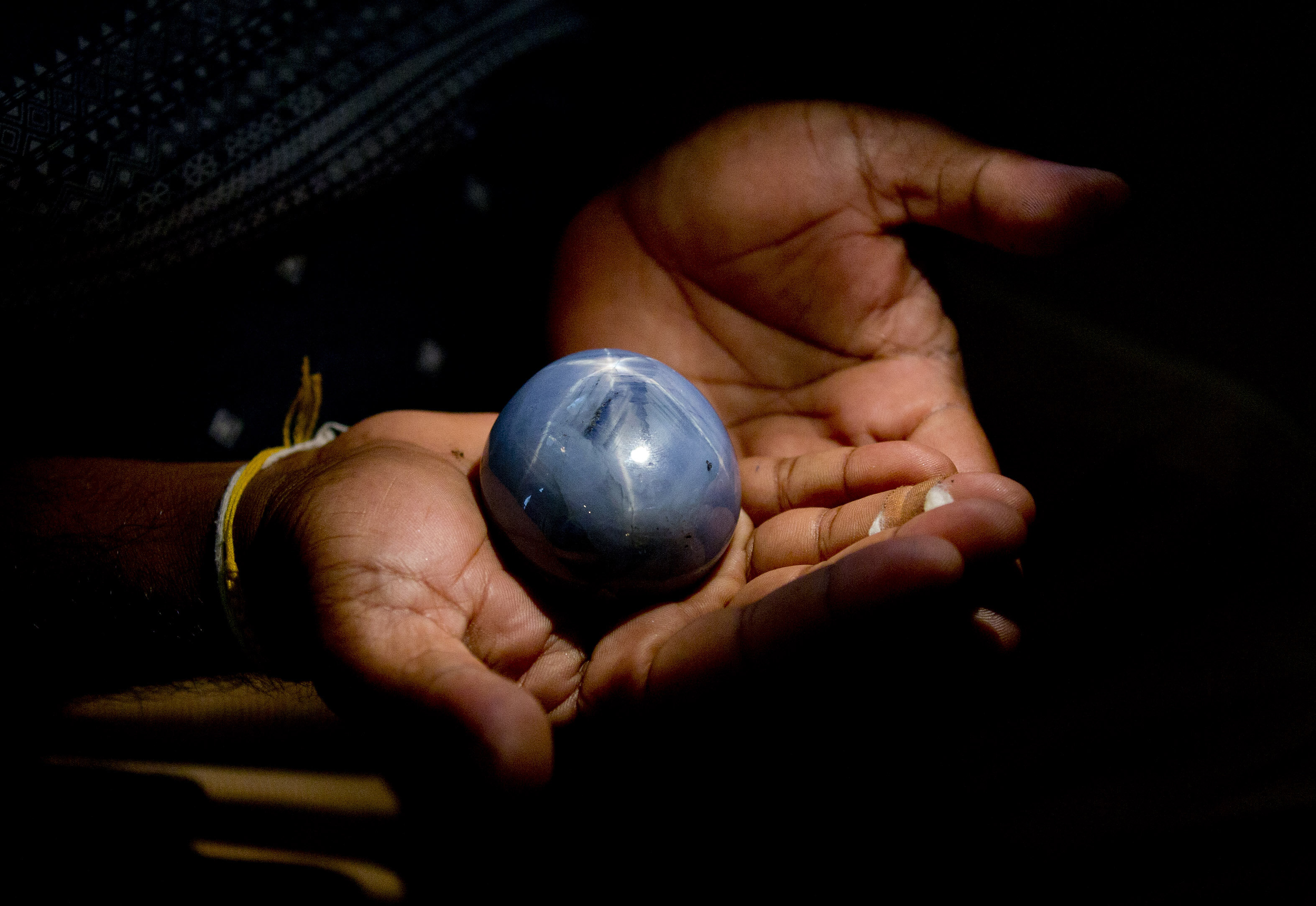 Sri Lanka merchant claims to have biggest star blue sapphire