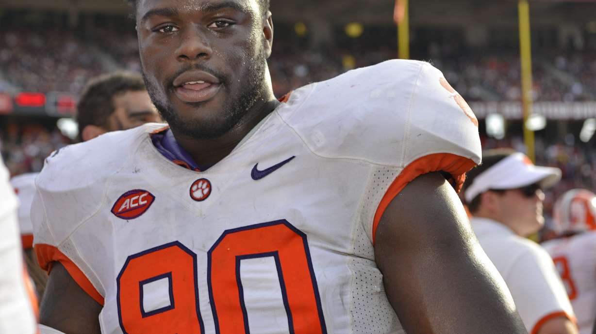 Column: Clemson's Lawson shouldn't play if risk too great