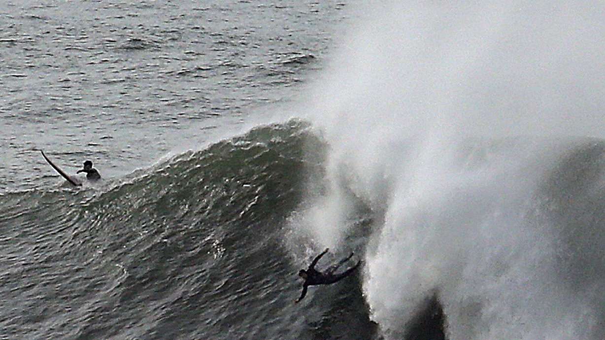 Monster 60-foot waves pound Northern California surf spot