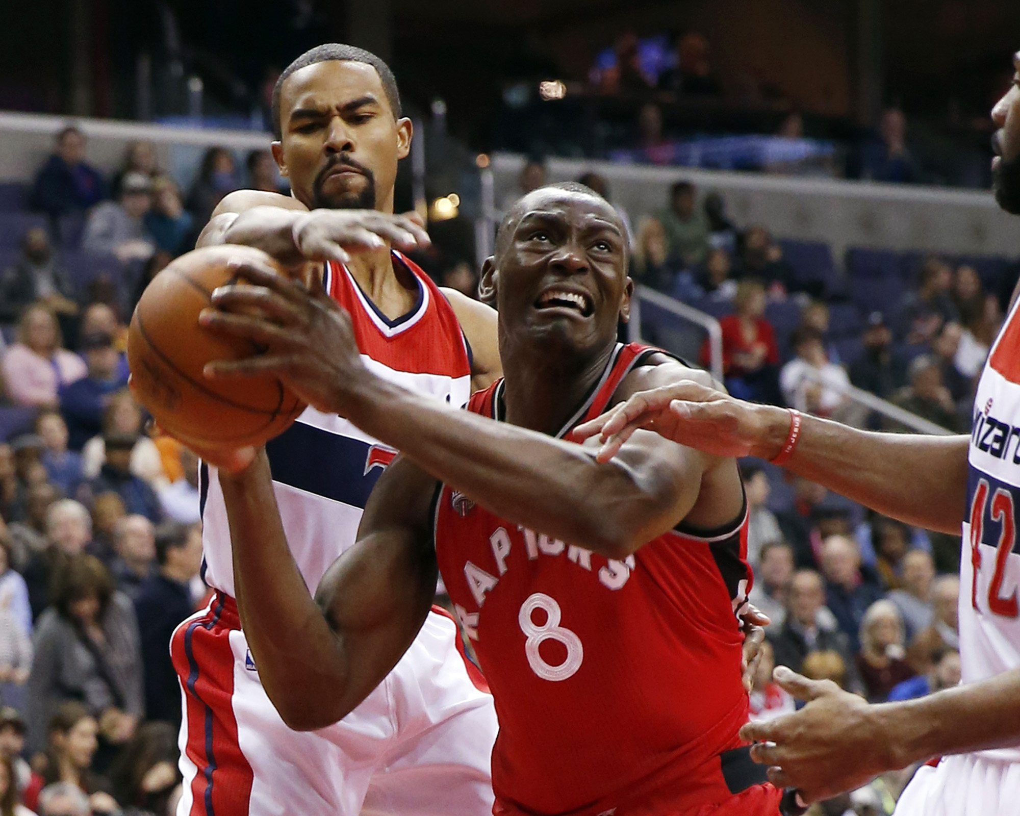 DeRozan scores 35 as Raptors beat Wizards 97-88