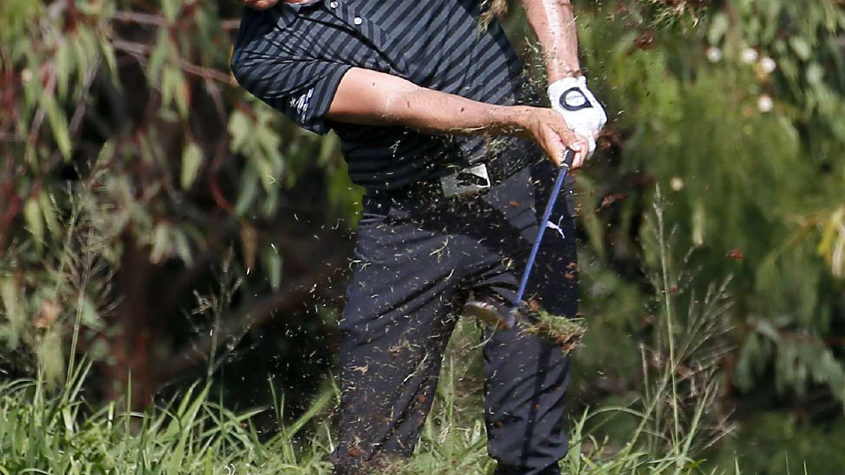 Spieth opens up a 4-shot lead at Kapalua