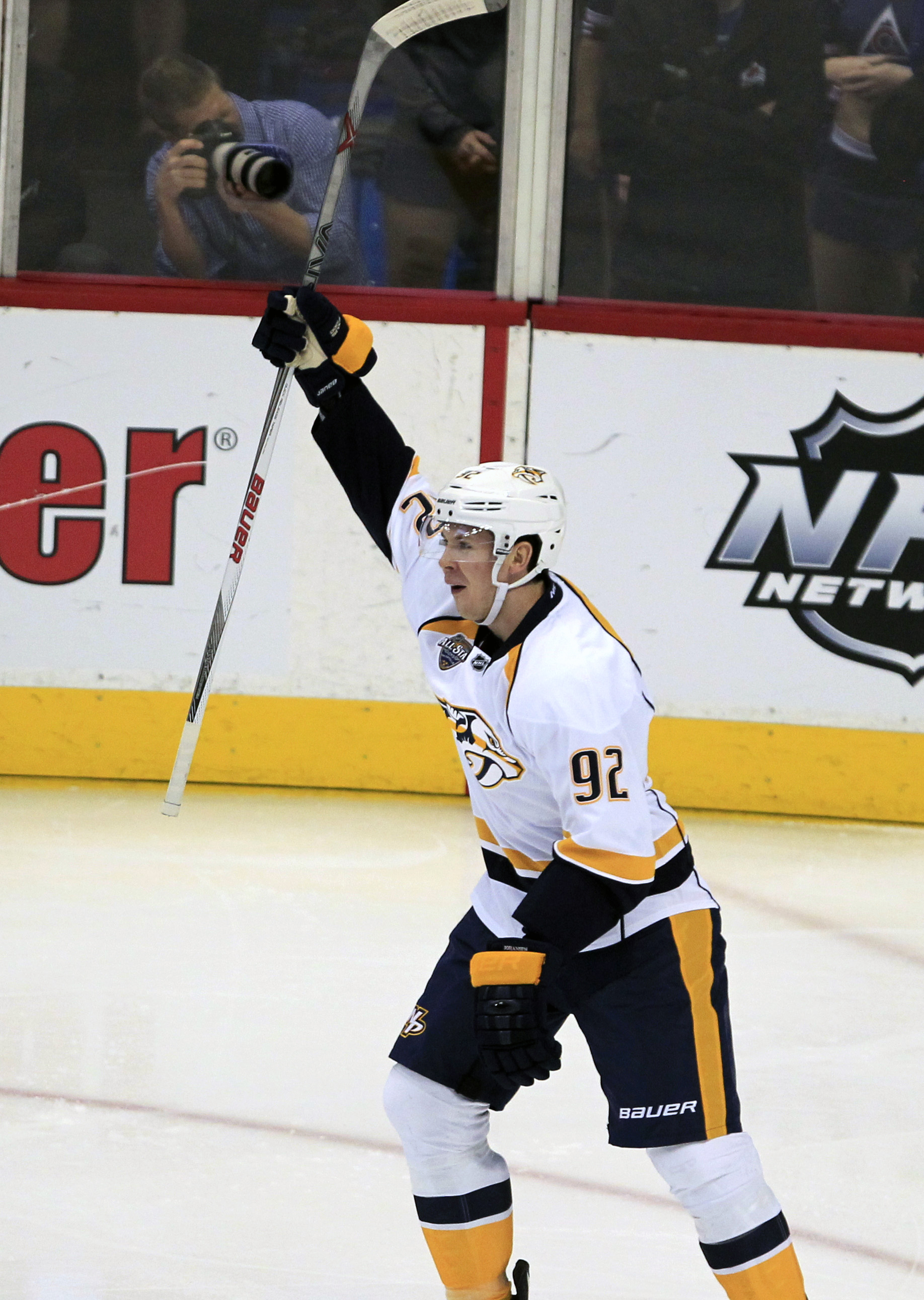 Barrie's 3rd-period goal lifts Avalanche over Predators 5-3