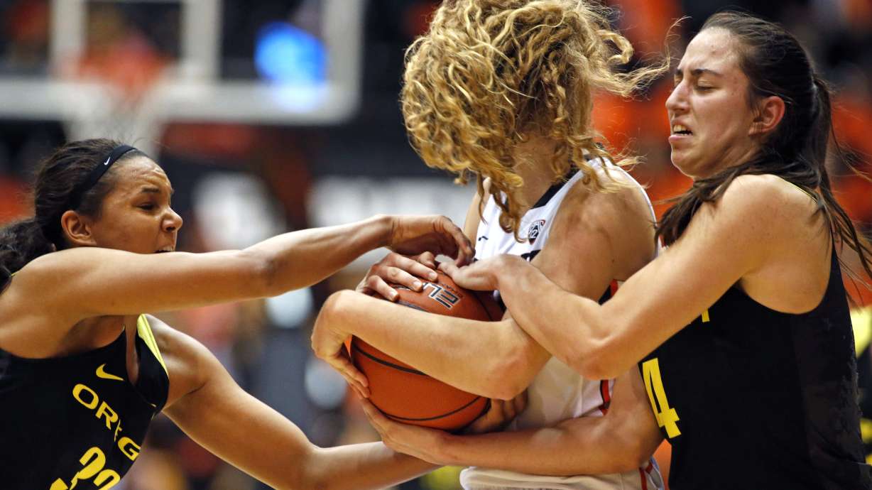 No. 11 Oregon State women shut down rival Oregon 60-33