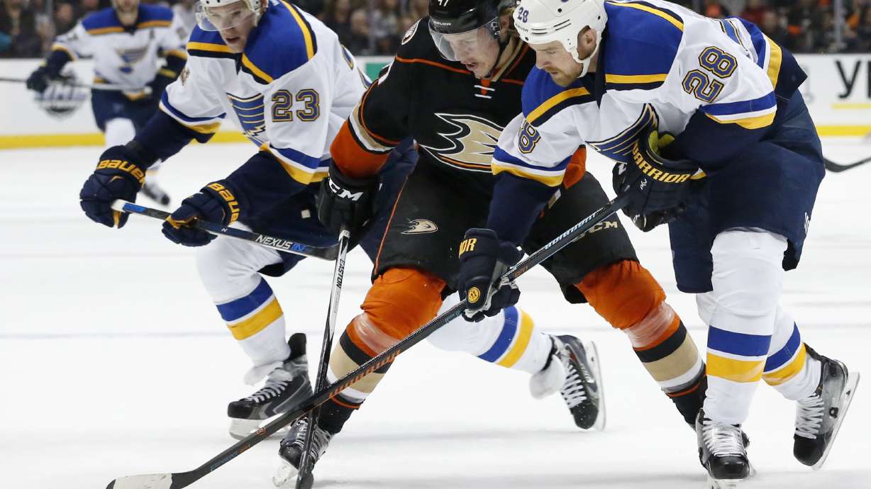 Kesler, Getzlaf lead Ducks past Blues in shootout