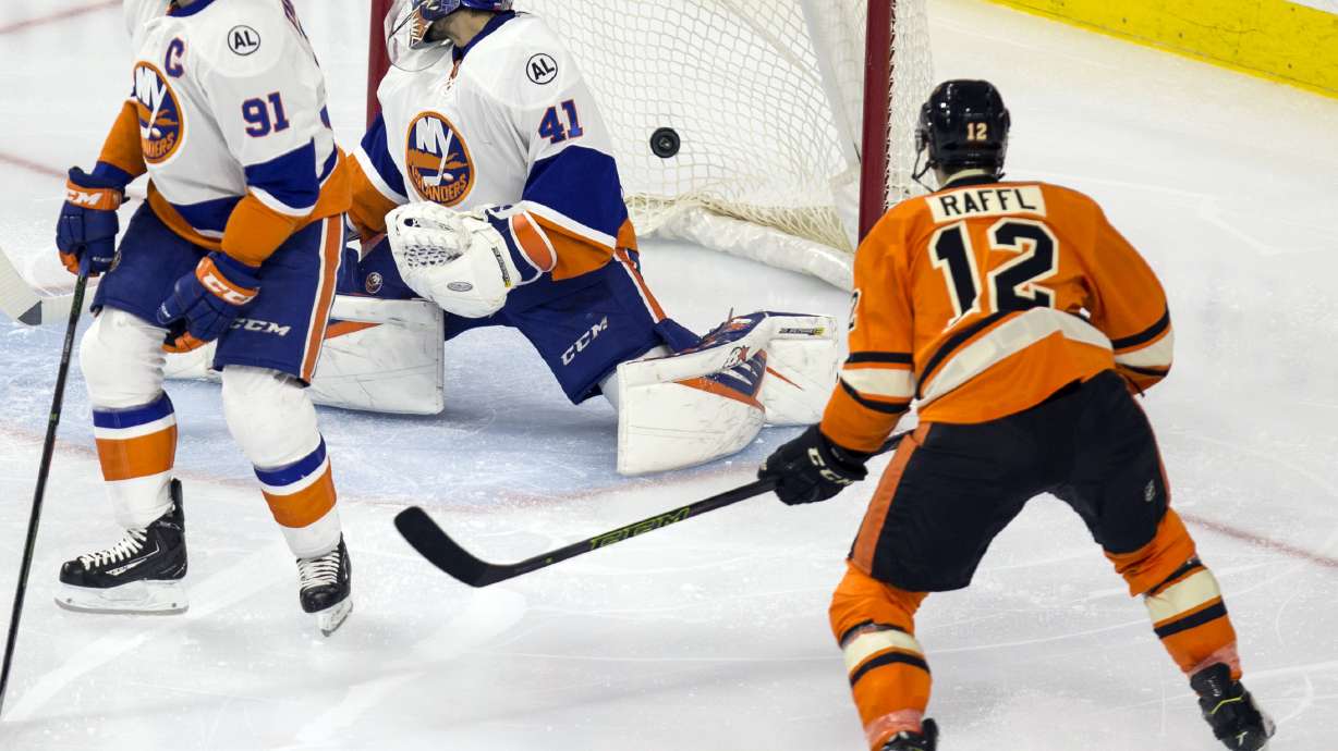 Mason stops 20 shots in Flyers' 4-0 win over Islanders