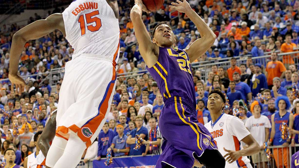 Florida beats LSU 68-62 despite big game from Simmons