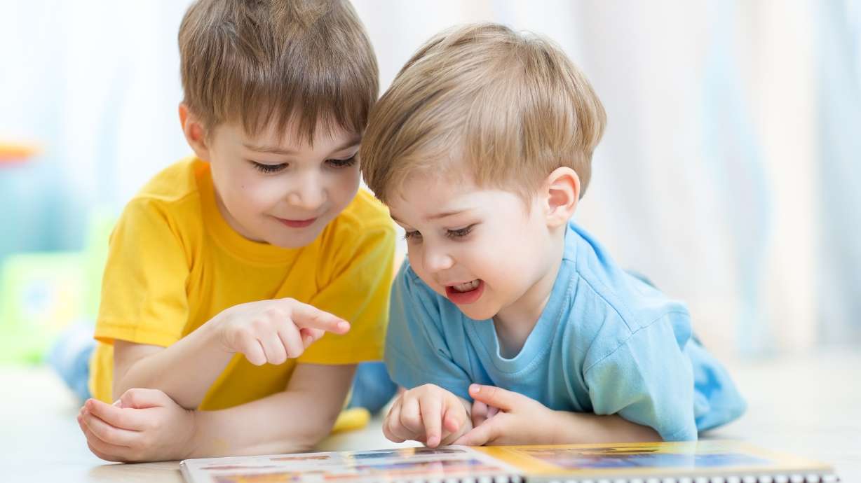 Long before learning ABCs, tots recognize words are symbols