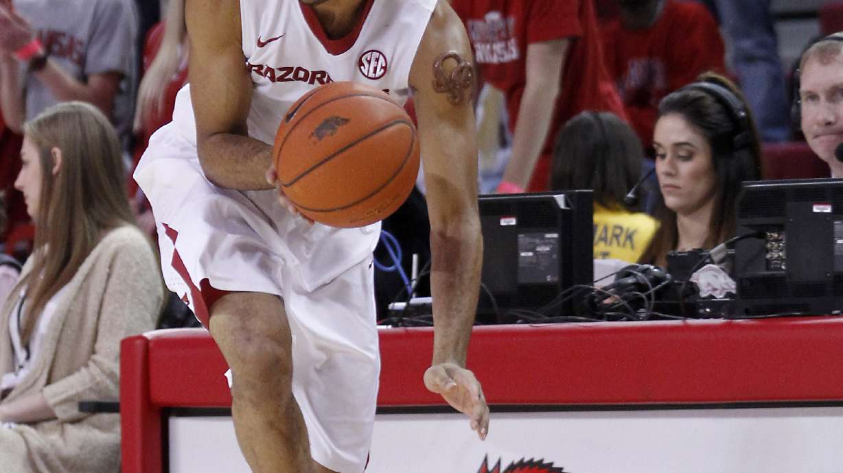 Hannahs, Bell lead Arkansas past Mississippi State 82-68