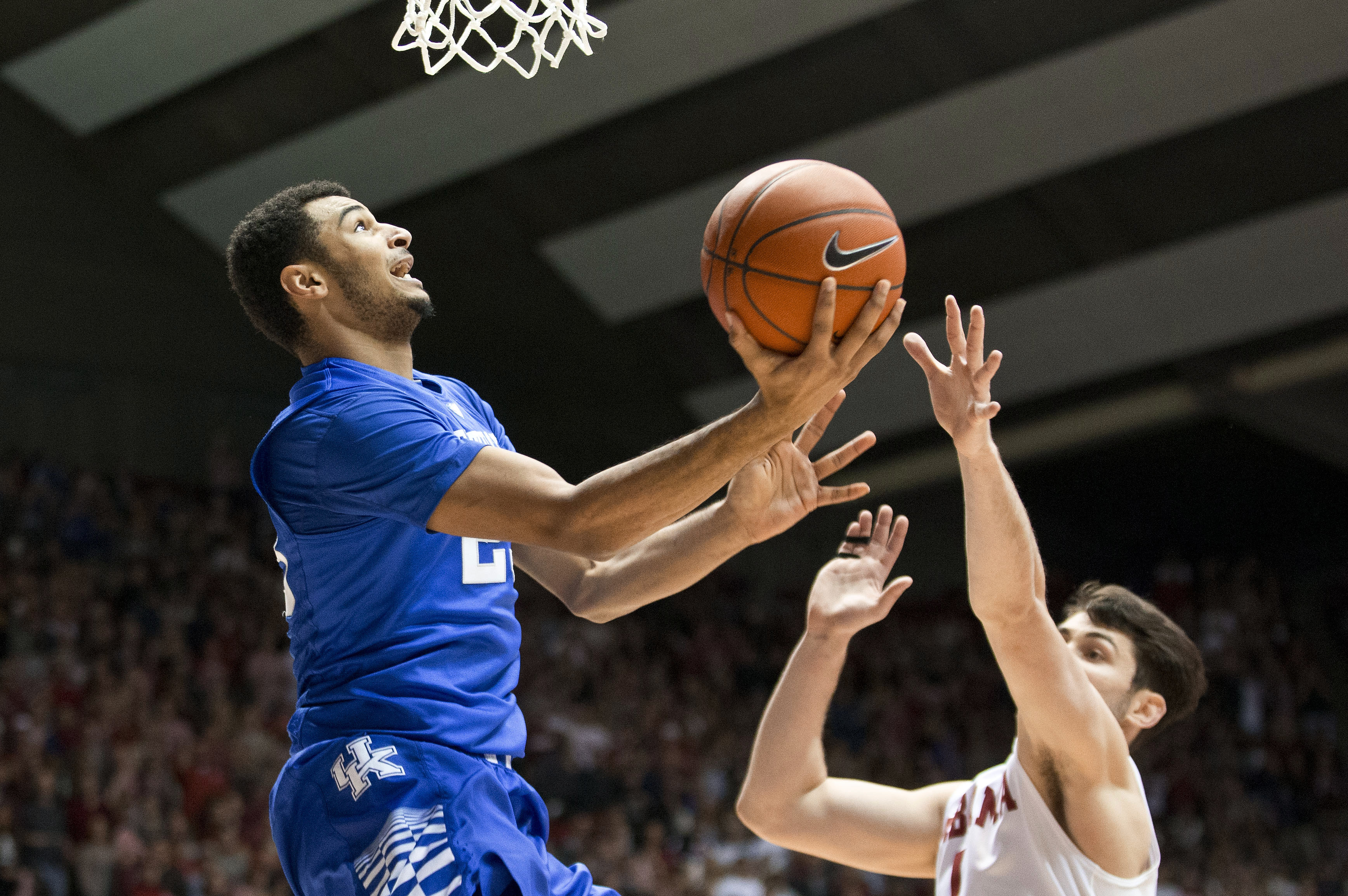 Poythress scores 25, No. 9 Kentucky beats Alabama 77-61